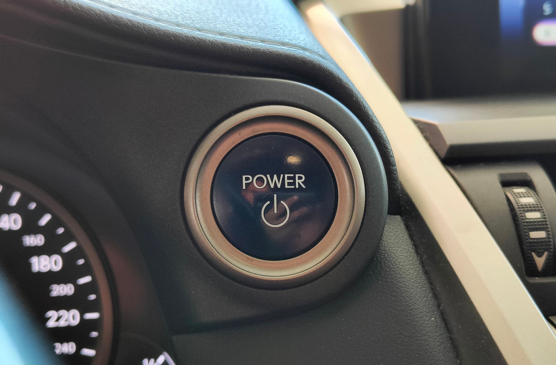 Lexus NX 300h Corporate 2WD - foto 30