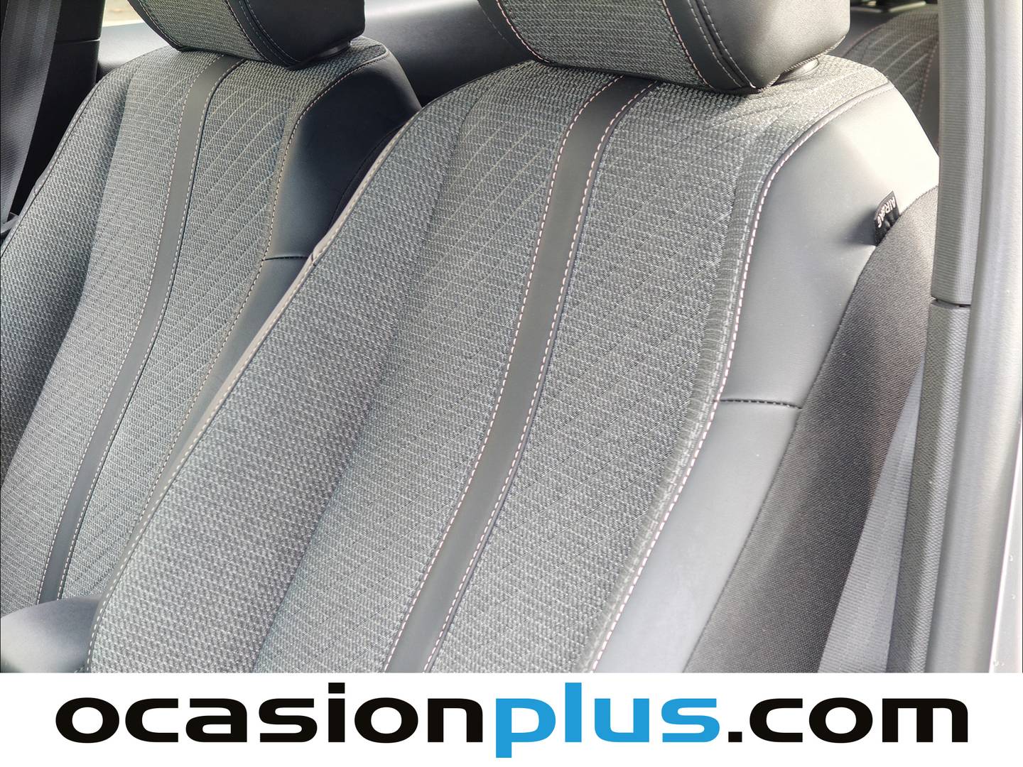 Foto Peugeot 2008 Peugeot 2008 Allure Hybrid eDCS6 (136 CV)