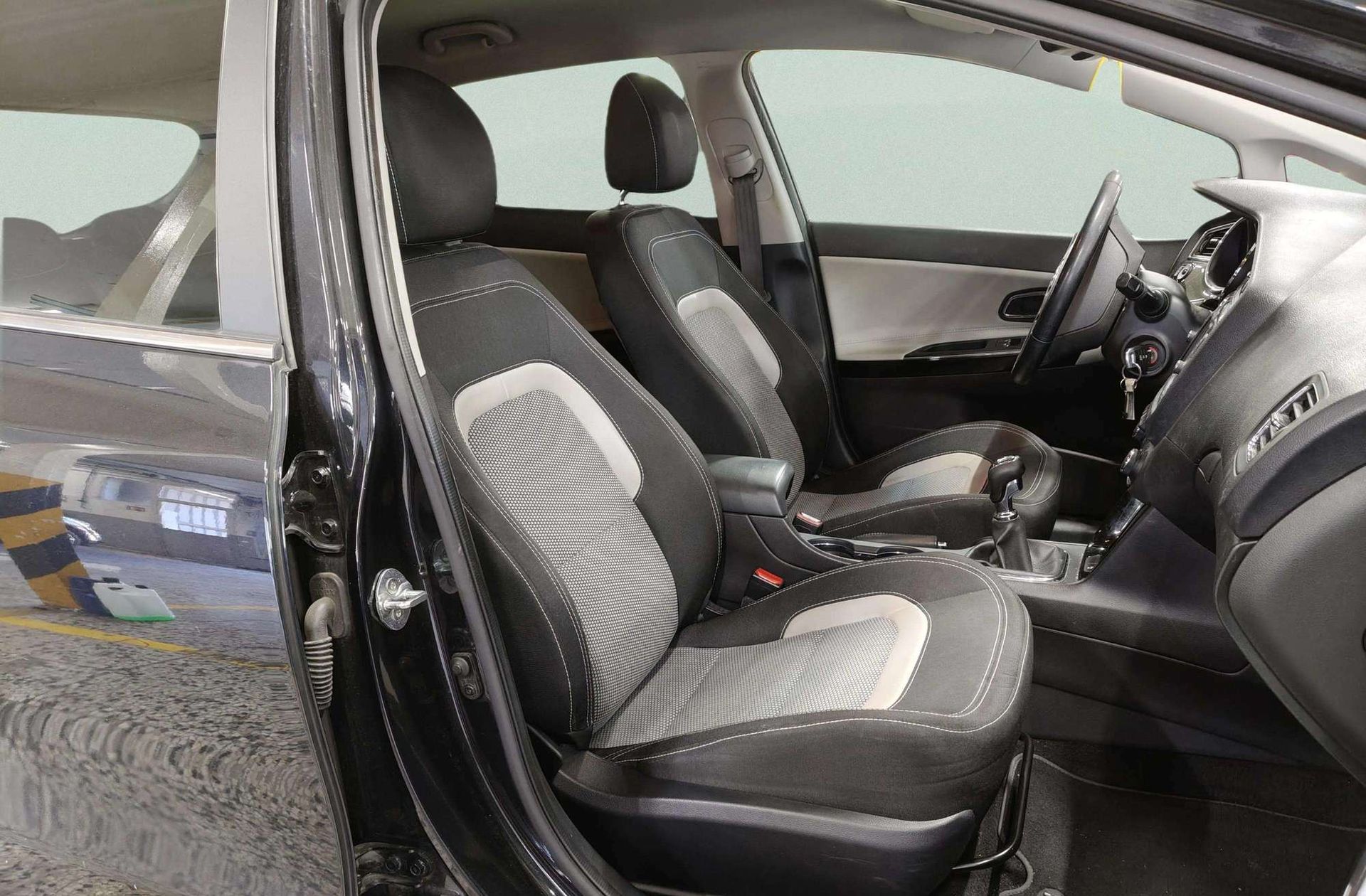 Kia Ceed 1.6 CRDi VGT x-Tech17 - foto 15