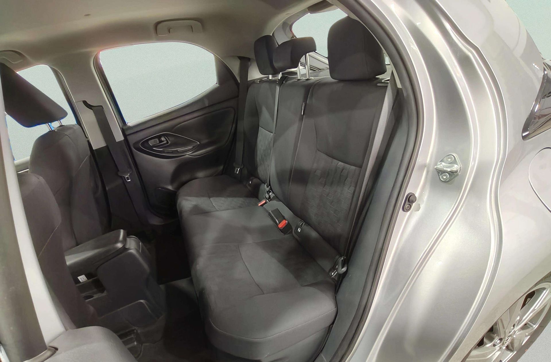 Toyota Yaris 120H Active Plus - foto 11