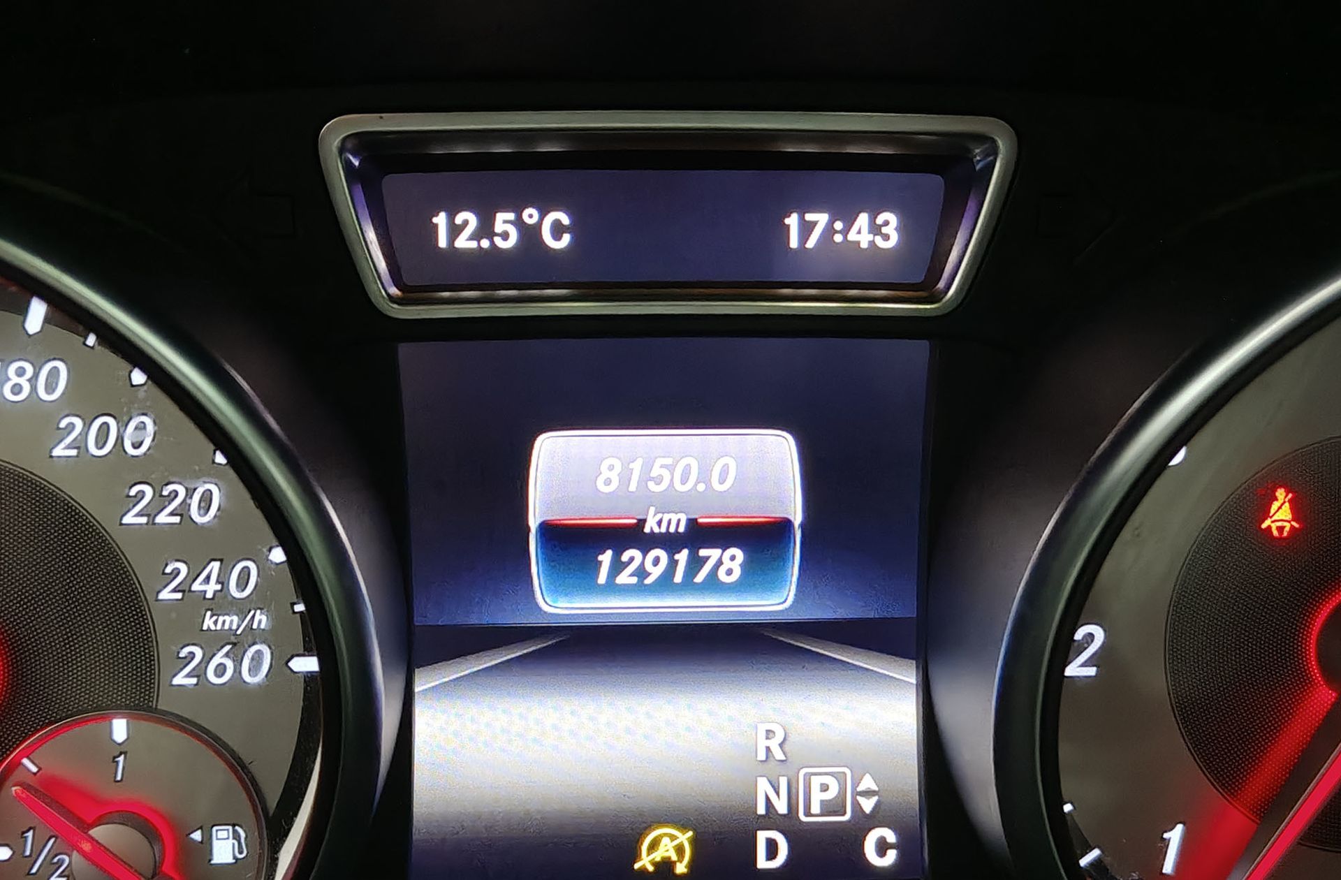 Mercedes-Benz GLA 220 d Urban - foto 12