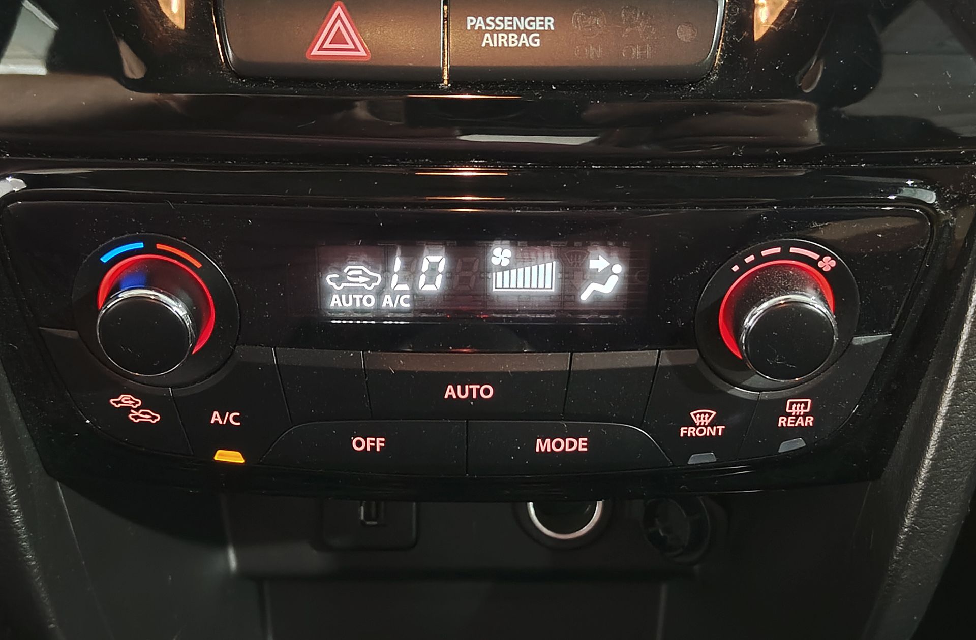 Suzuki Vitara 1.5 Hybrid GLX Strong 4WD - foto 31