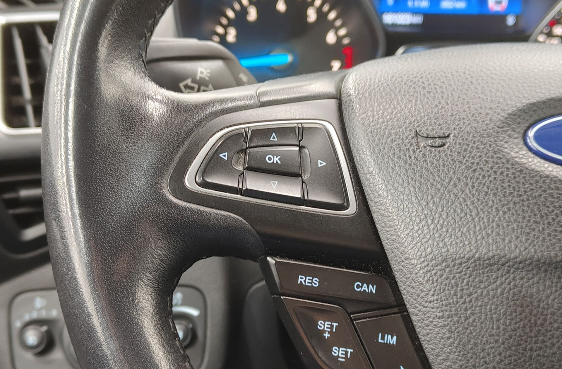 Ford Kuga 1.5 EcoBoost Titanium 4x2 - foto 27