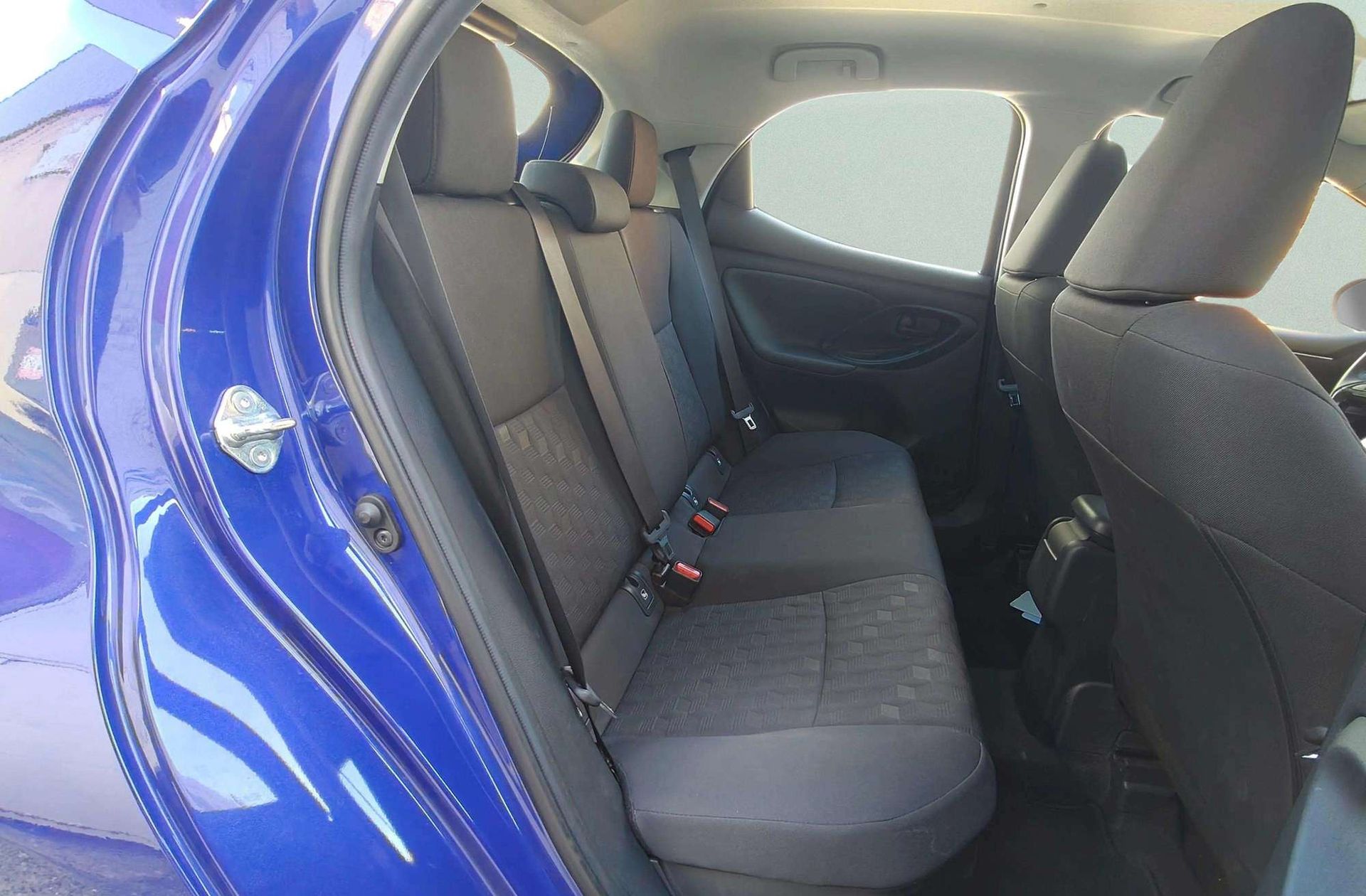 Toyota Yaris 120H Active Plus - foto 17
