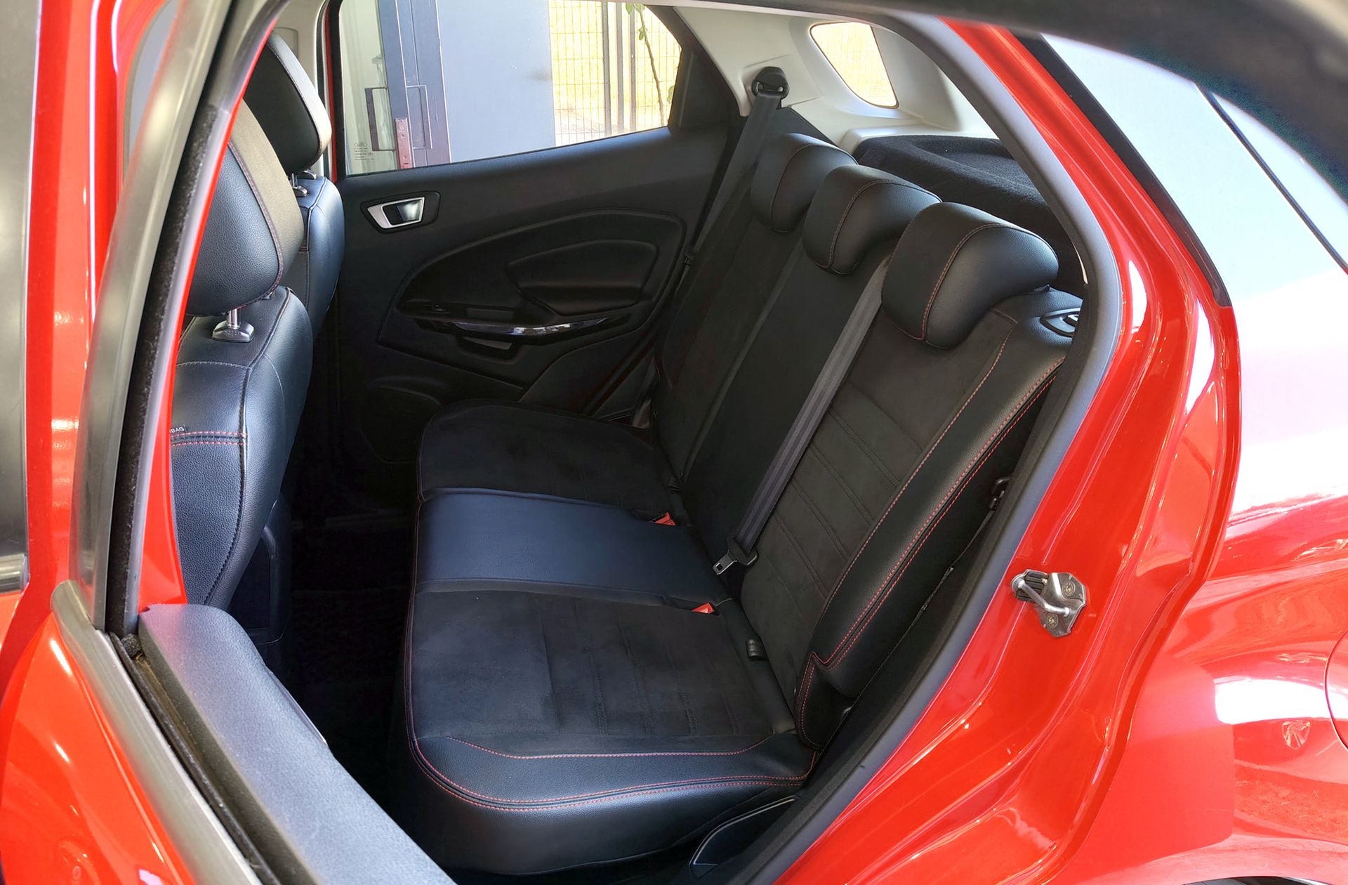 Ford EcoSport 1.5 TDCi ST Line - foto 14