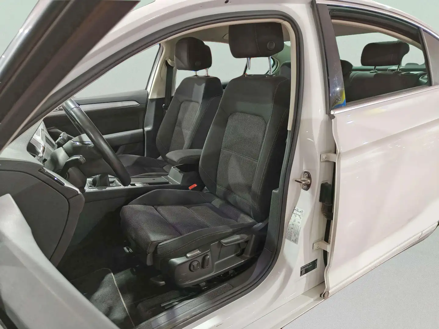 Foto Volkswagen Passat Volkswagen Passat Advance 1.6 TDI (120 CV)