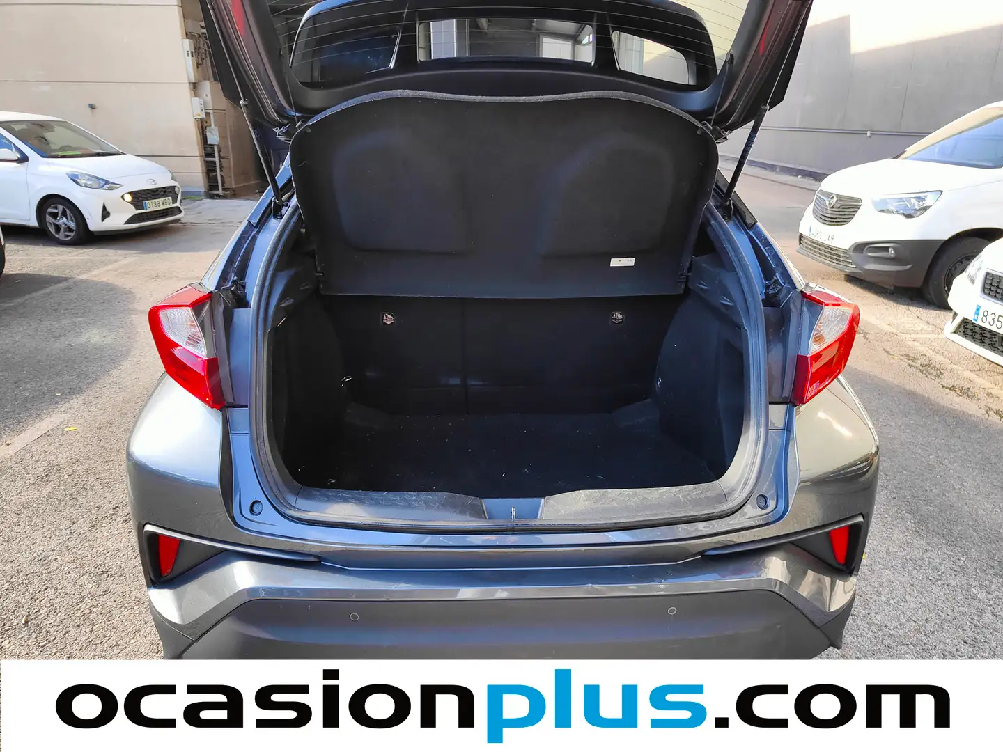 Foto Toyota C-HR Toyota C-HR 1.8 125H Advance (122 CV)