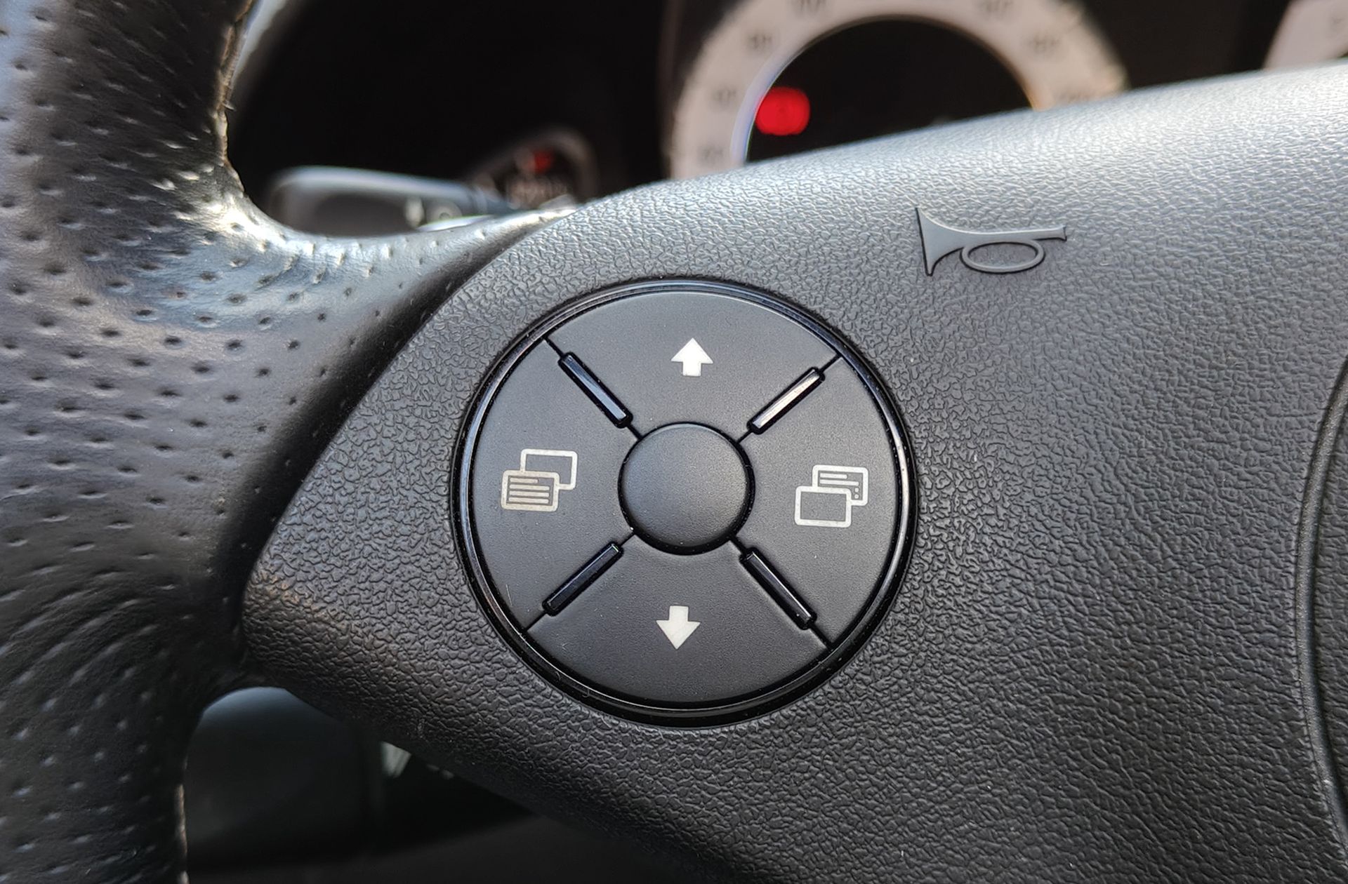Mercedes-Benz SL 350 - foto 34