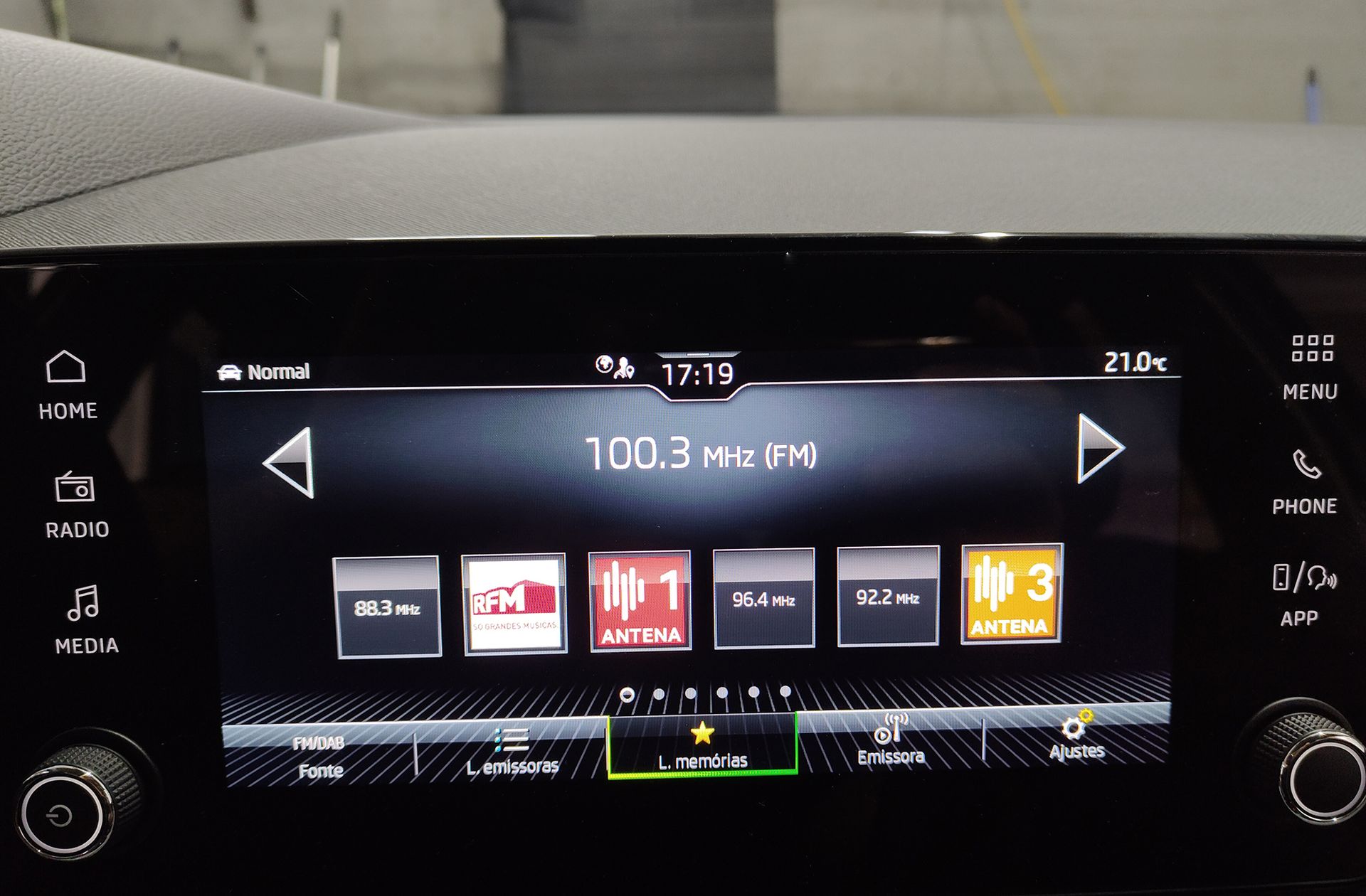 Škoda Kamiq 1.0 TSI Selection DSG - foto 32