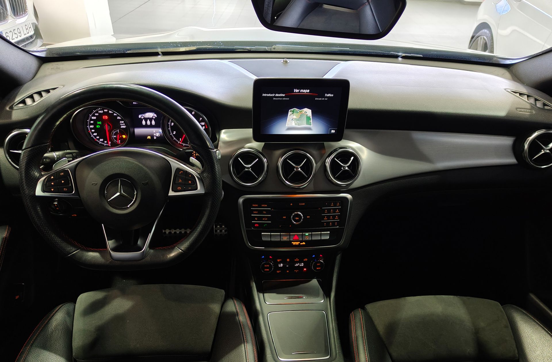 Mercedes-Benz GLA 180 Pack AMG - foto 6