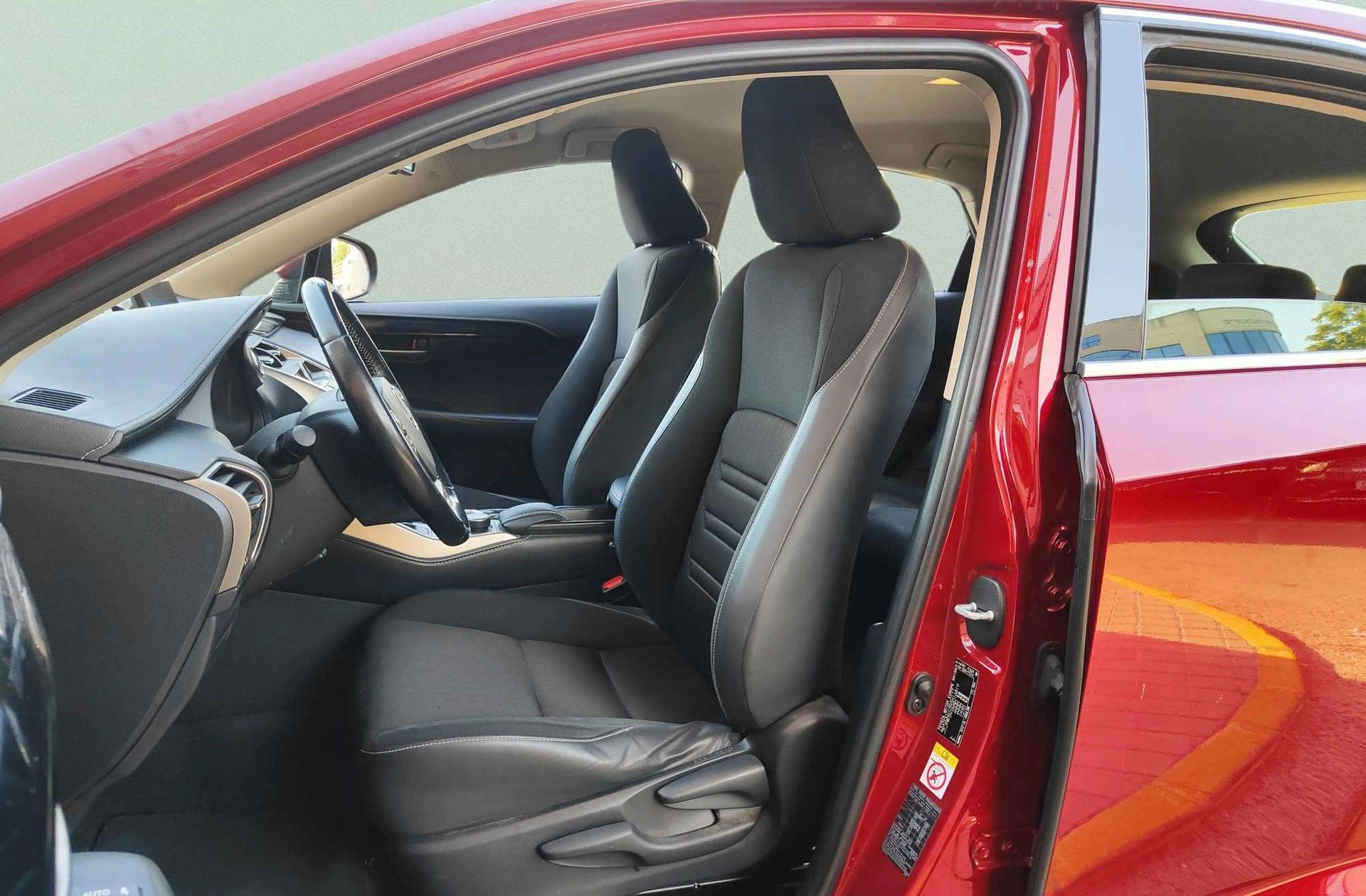 Lexus NX 300h Business 2WD - foto 10