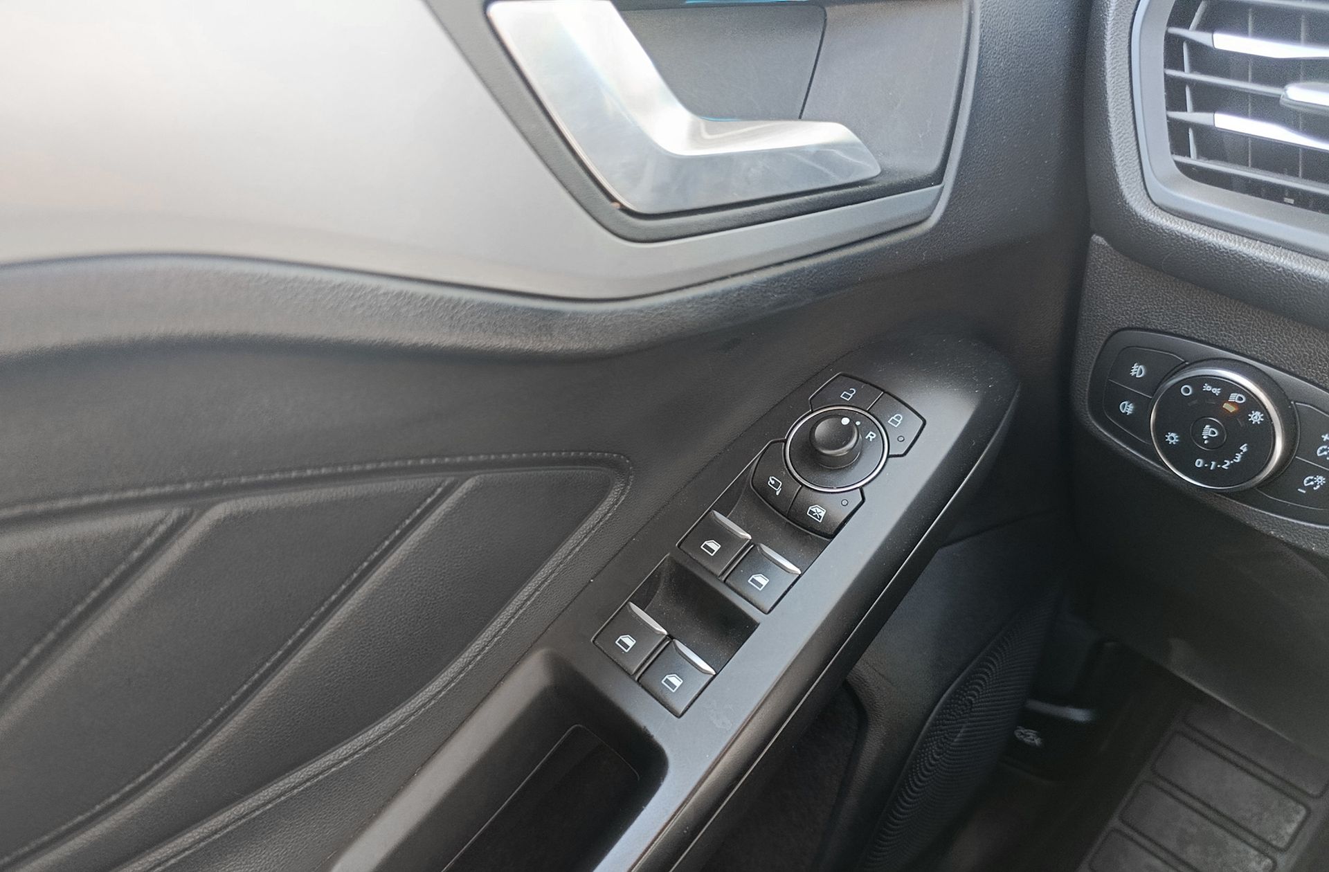 Ford Focus 1.0 EcoBoost MHEV Active - foto 34