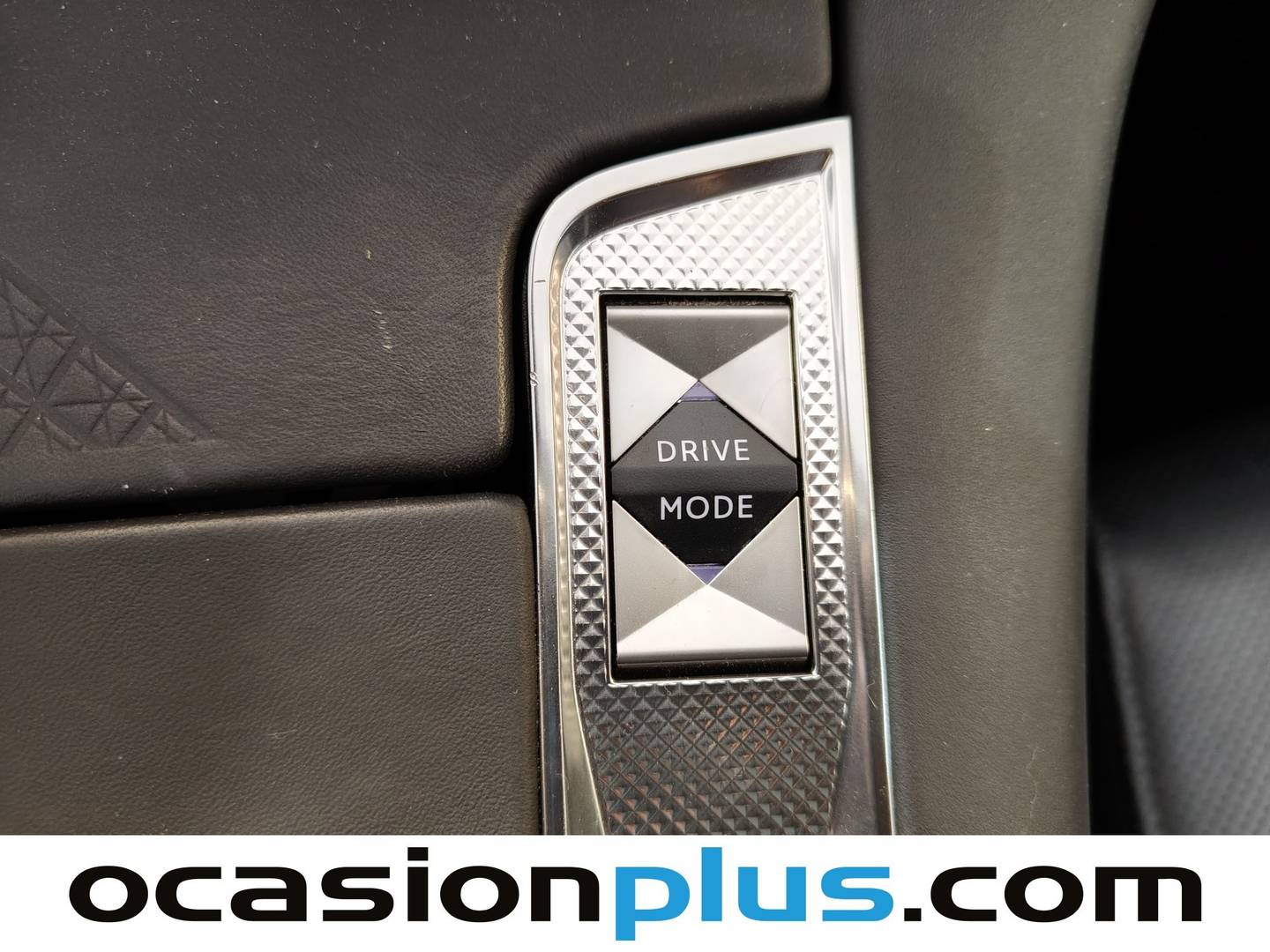 Foto DS DS 7 Crossback DS DS7 Crossback E-Tense 300 Louvre 4WD Auto (300 CV)