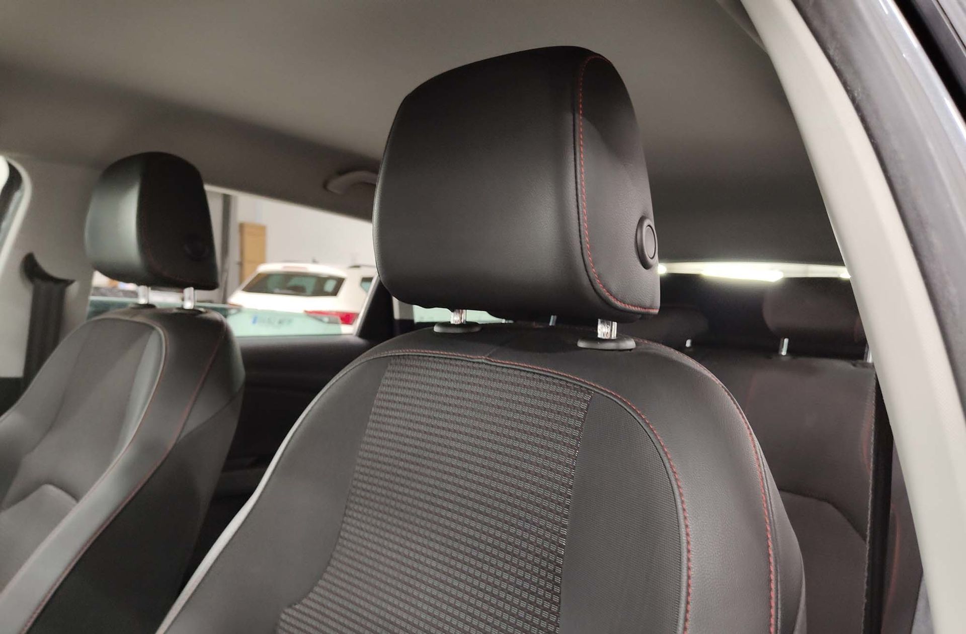 SEAT León ST 2.0 TDI FR - foto 5