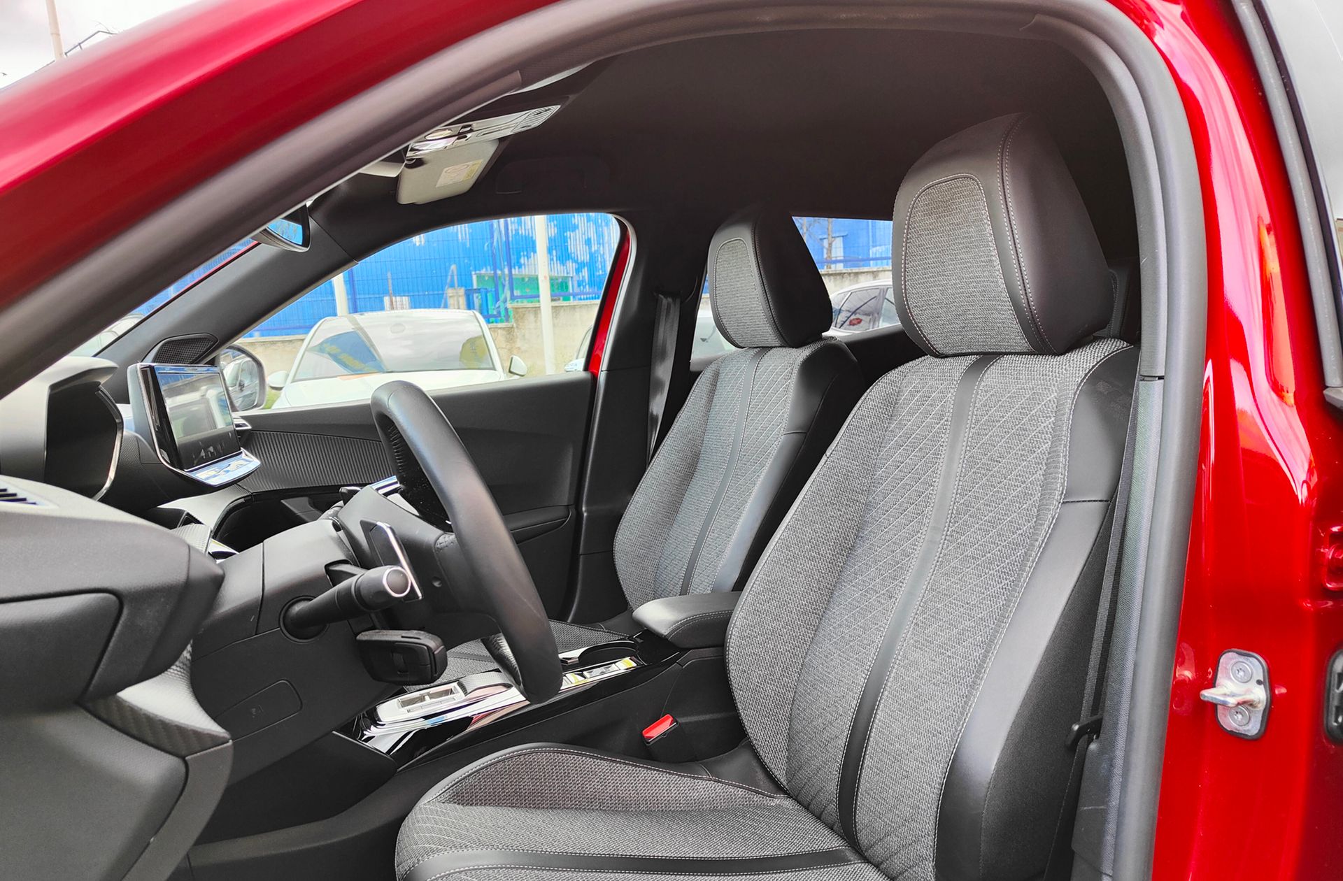 Peugeot 2008 PureTech 130 Allure EAT8 - foto 11