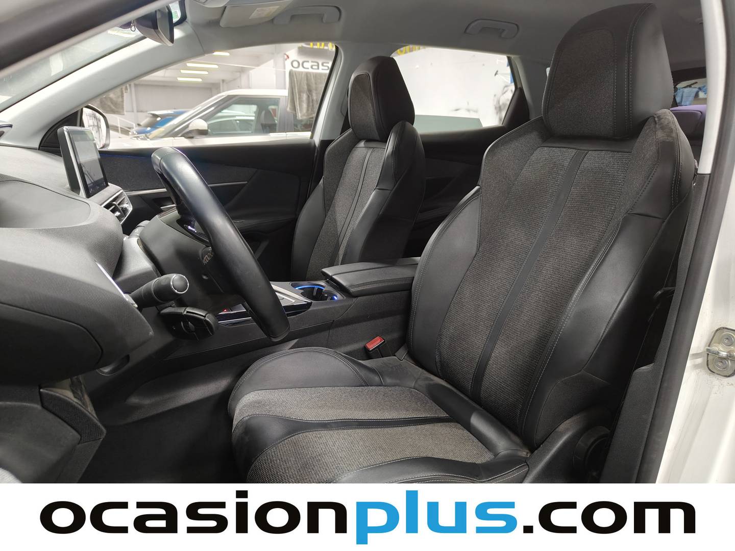 Foto Peugeot 3008 Peugeot 3008 BlueHDI 130 S&S Allure 96 kW (130 CV)