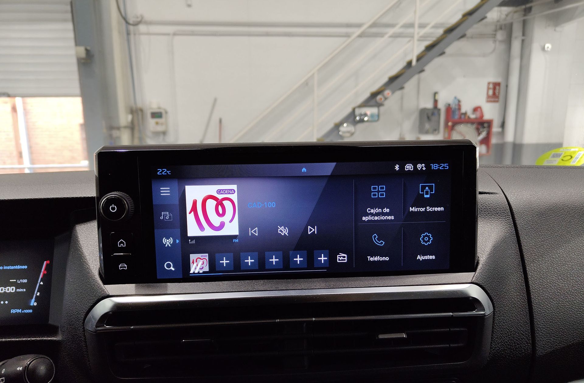 Peugeot Traveller BlueHDi 180 Business VIP Standard EAT8 - foto 32