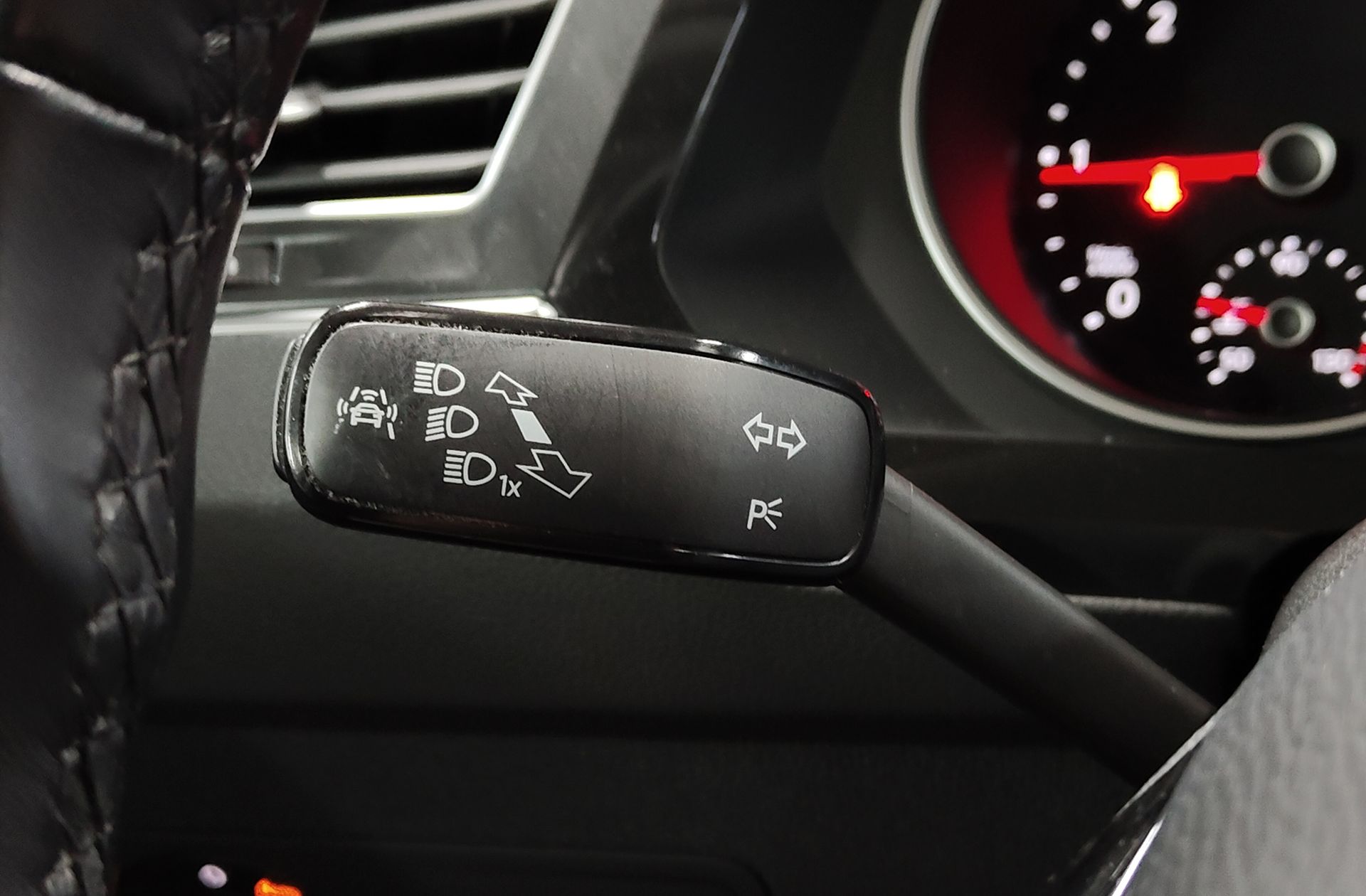 Volkswagen Tiguan Advance 2.0 TDI DSG - foto 30