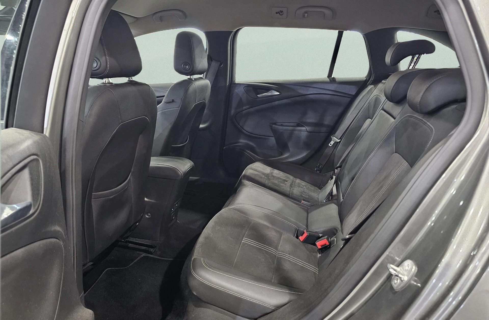 Opel Astra Sports Tourer 1.2 Turbo SHR Elegance - foto 14