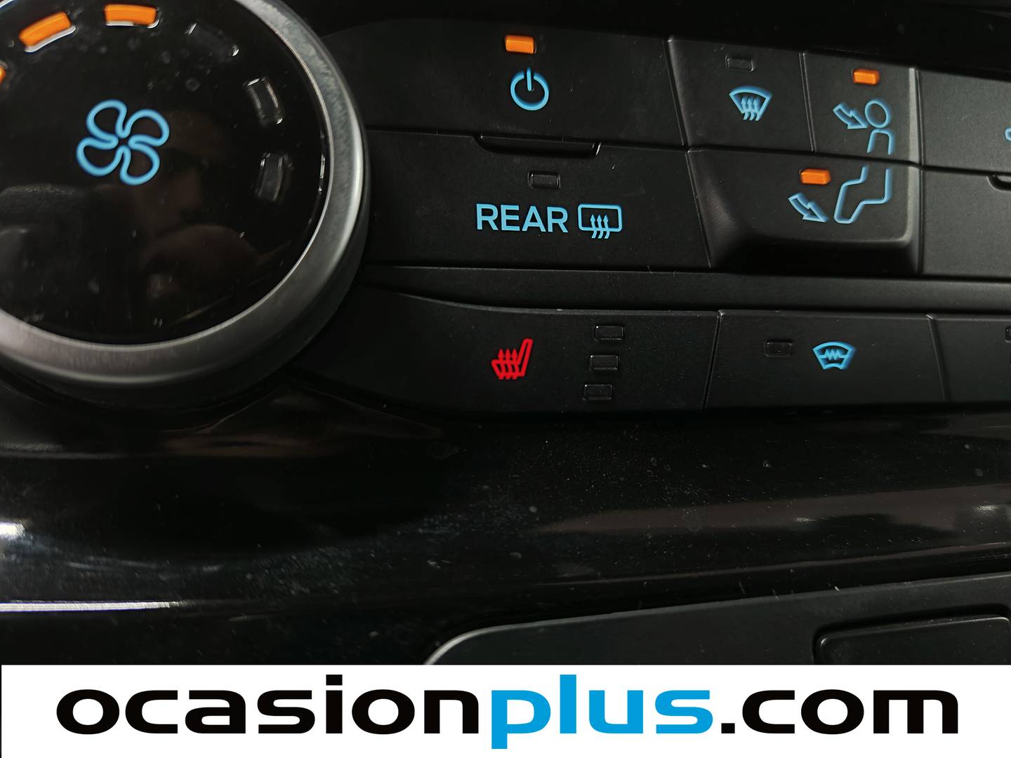 Extras y acabados del Ford Tourneo Custom Ford Tourneo Custom 2.0 TDCI L1 Titanium Auto (170 CV) 8 Plazas