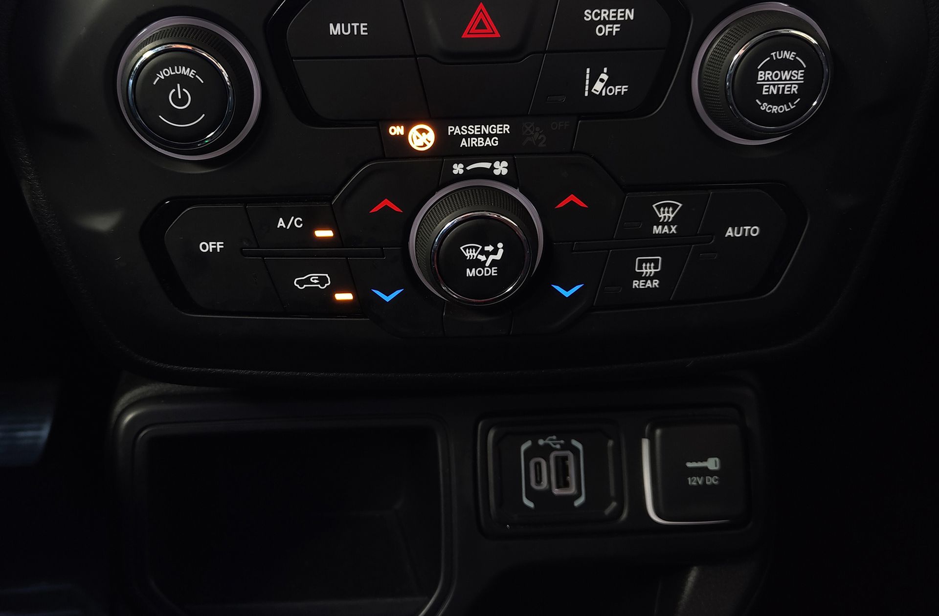 Jeep Renegade eHybrid 1.5 Limited ATX - foto 31