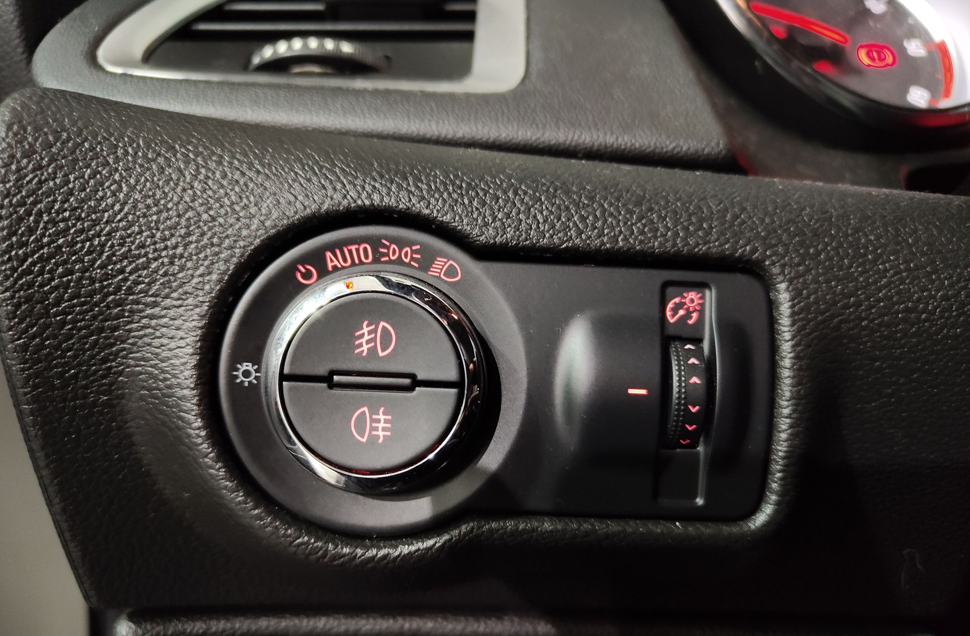 Opel Astra GTC 1.7 CDTI Sportive - foto 9
