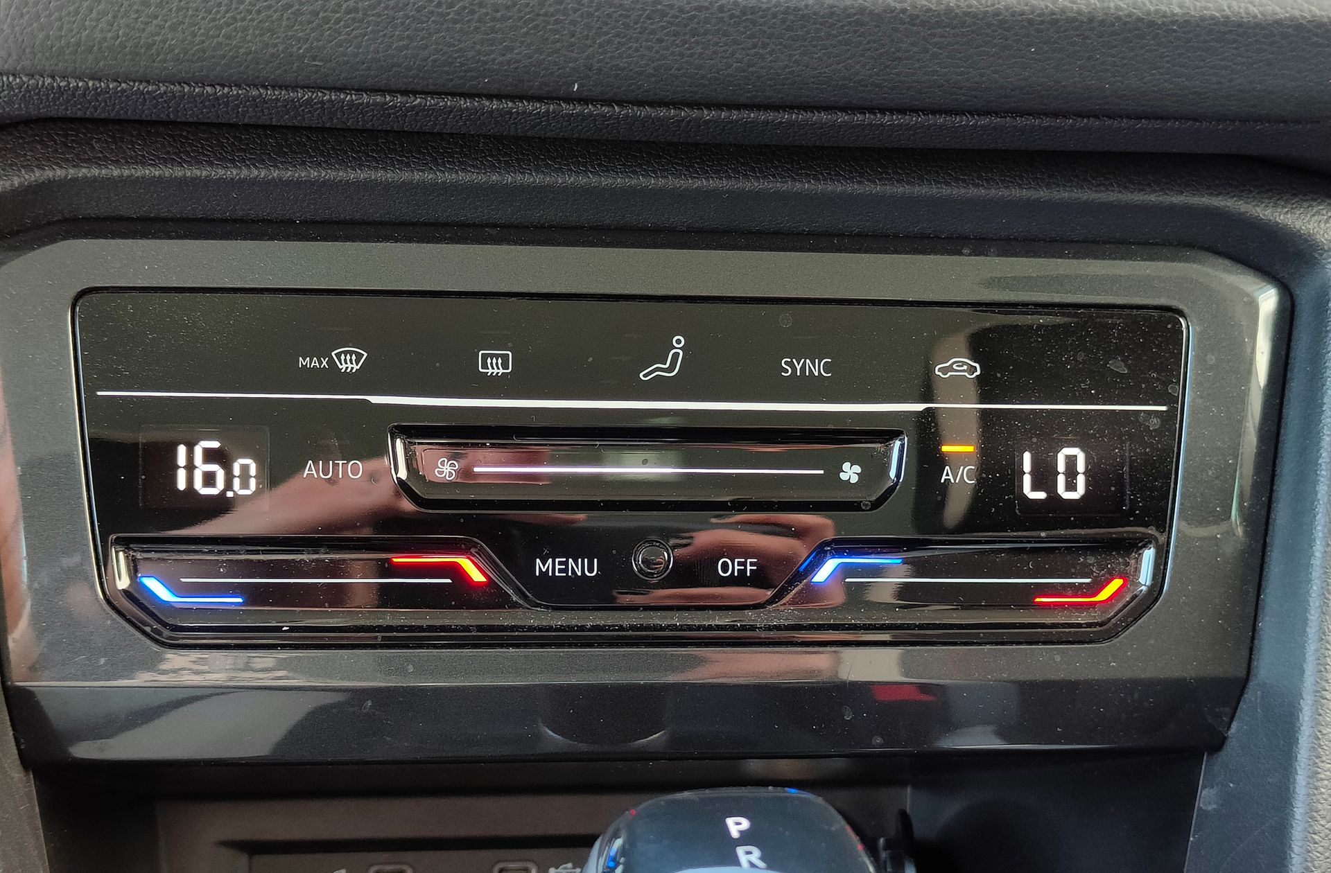 Volkswagen Tiguan Urban Sport 2.0 TDI DSG - foto 33
