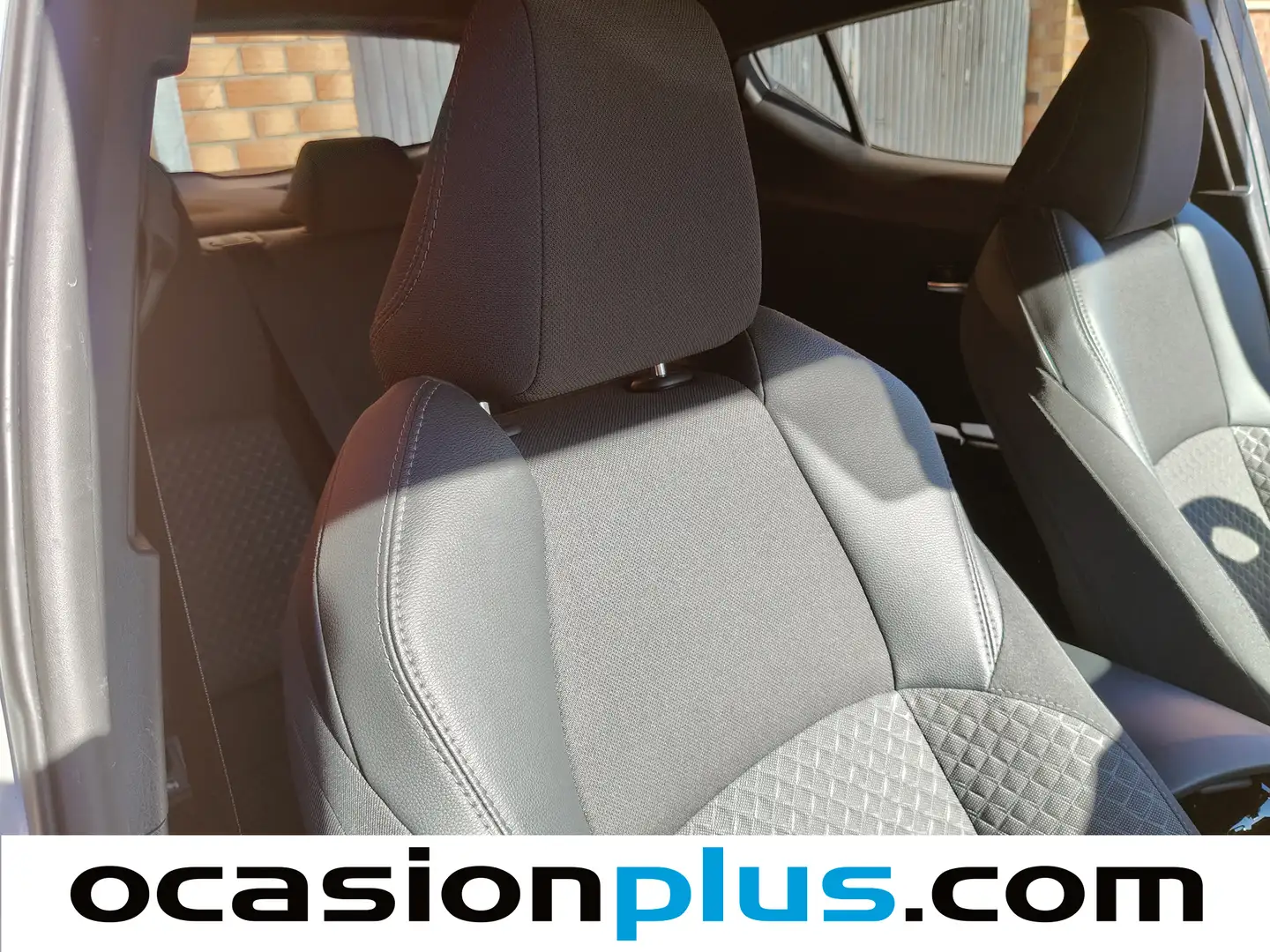 Foto Toyota C-HR Toyota C-HR 1.8 125H Advance (122 CV)