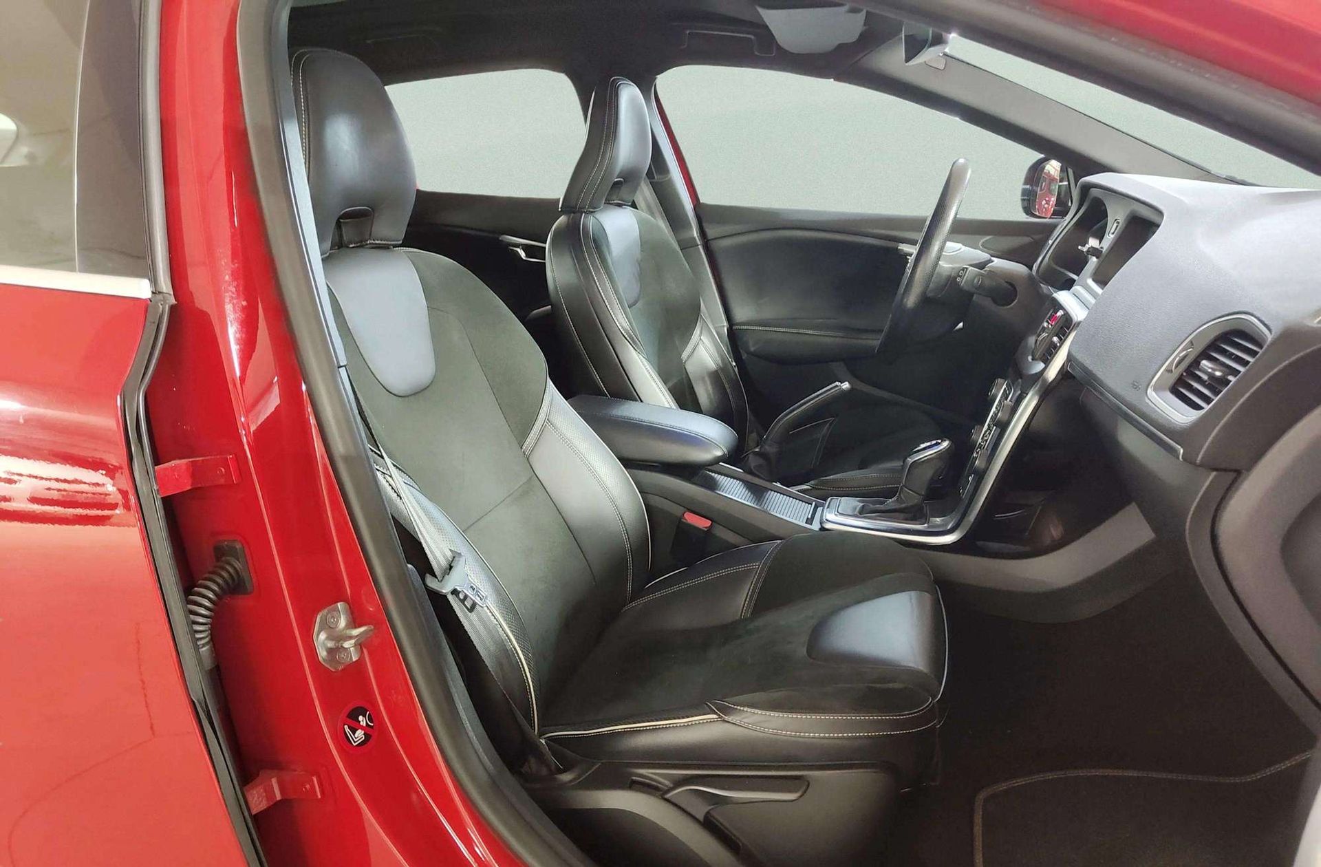 Volvo V40 D3 R-Design Momentum - foto 19