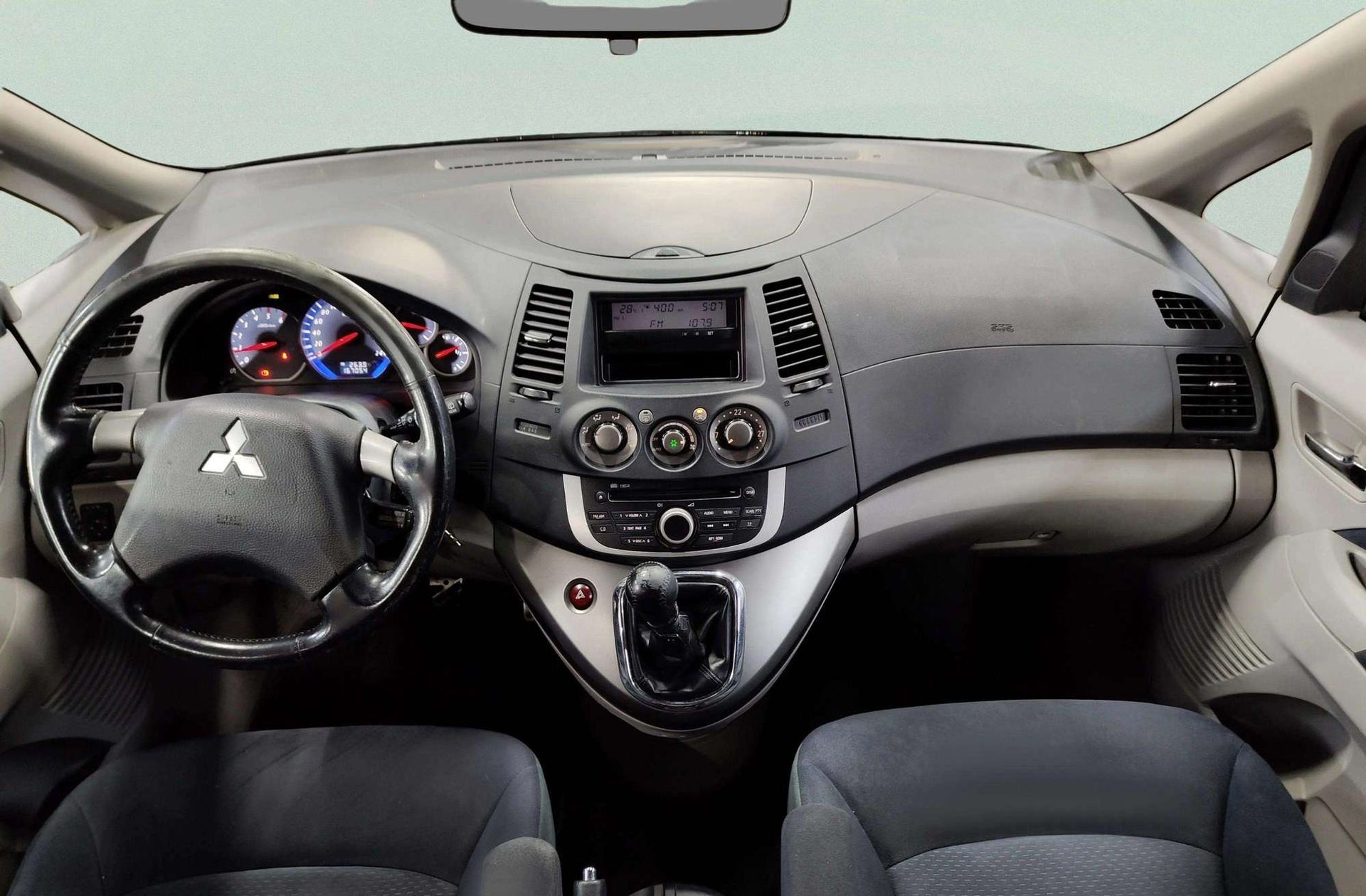 Mitsubishi Grandis 2.0 DI-D Challenge - foto 7