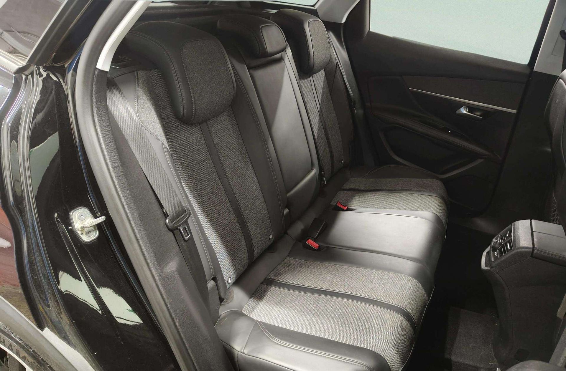 Peugeot 3008 PureTech 130 Allure - foto 16