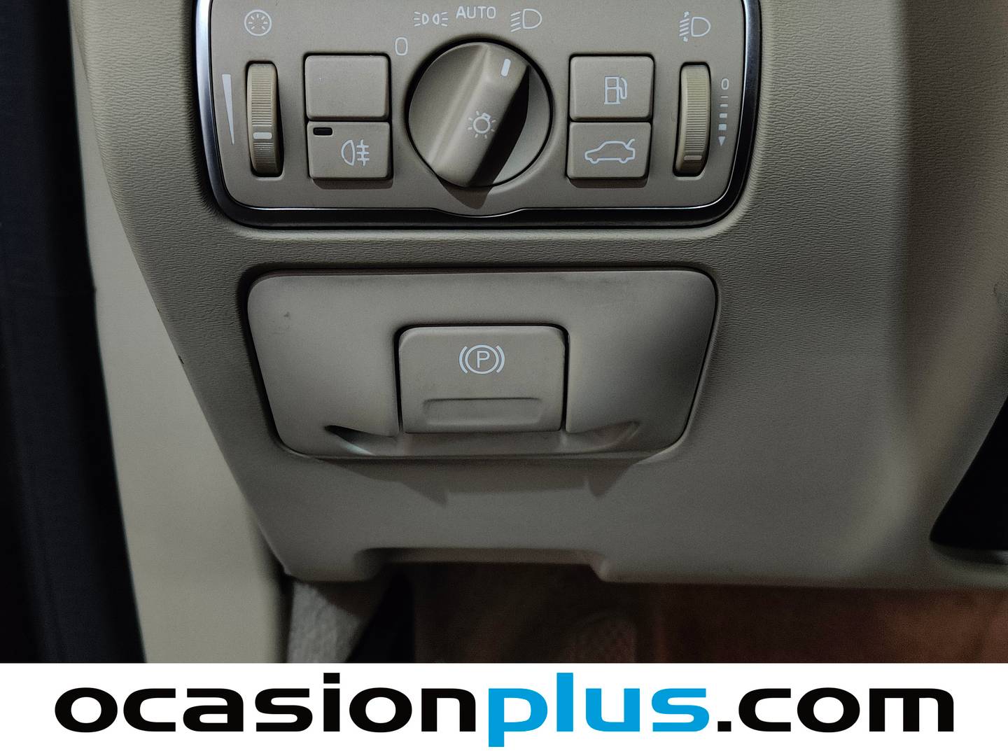 Foto Volvo XC60 Volvo XC60 D4 Momentum AWD Auto (190 CV)