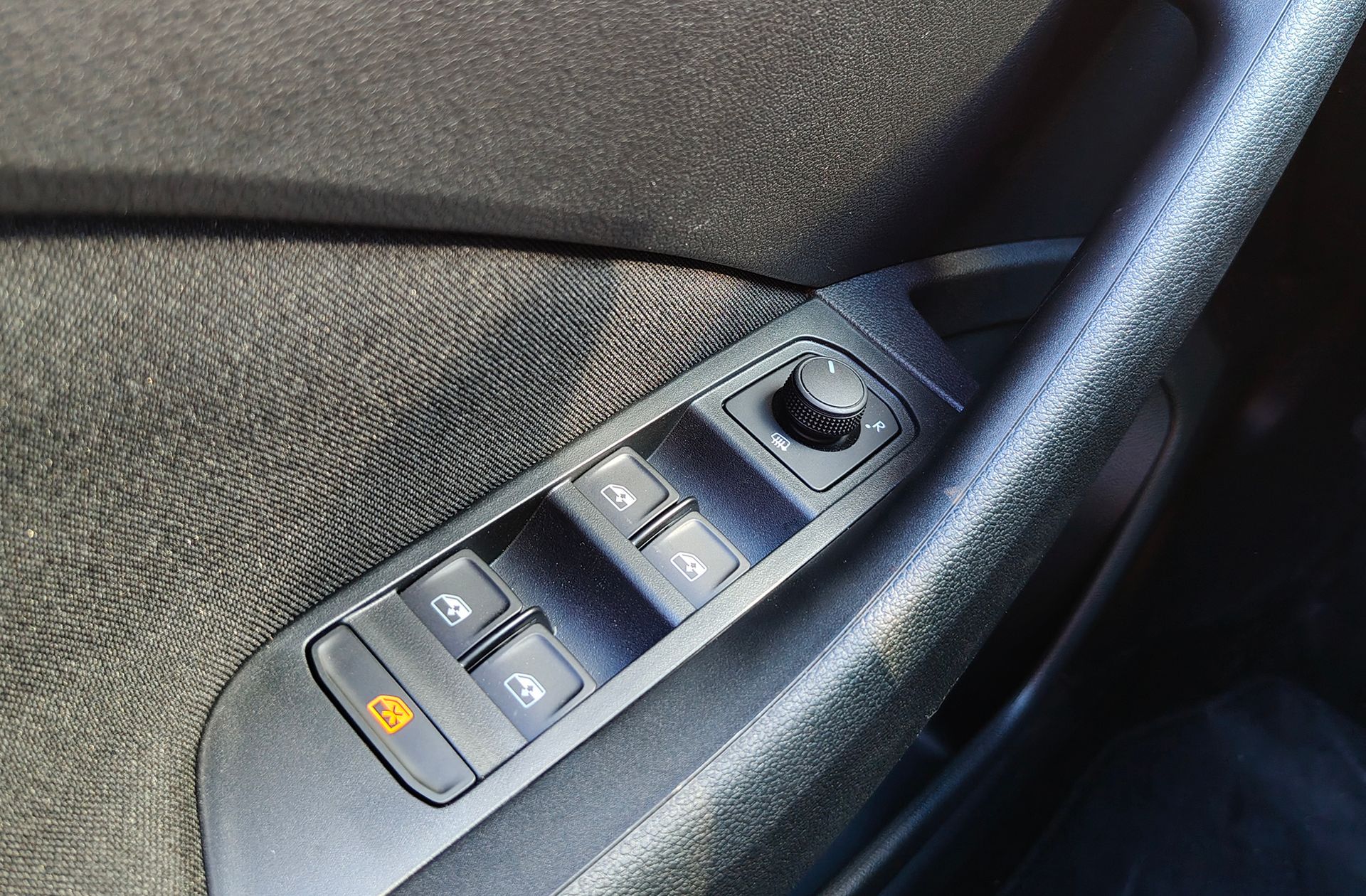 Škoda Kamiq 1.0 TSI Selection DSG - foto 34