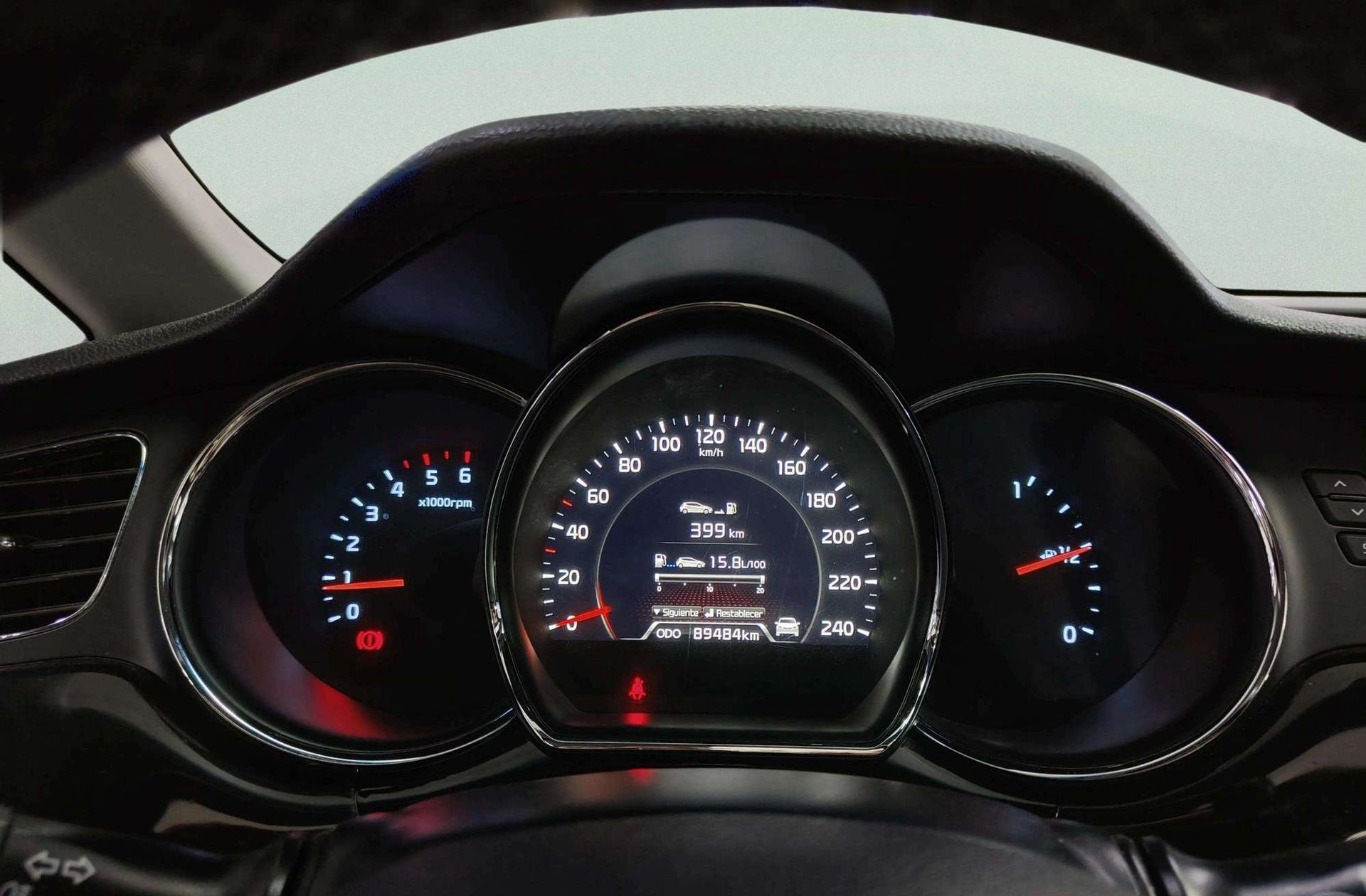 Kia Ceed 1.6 CRDi VGT Emotion - foto 24