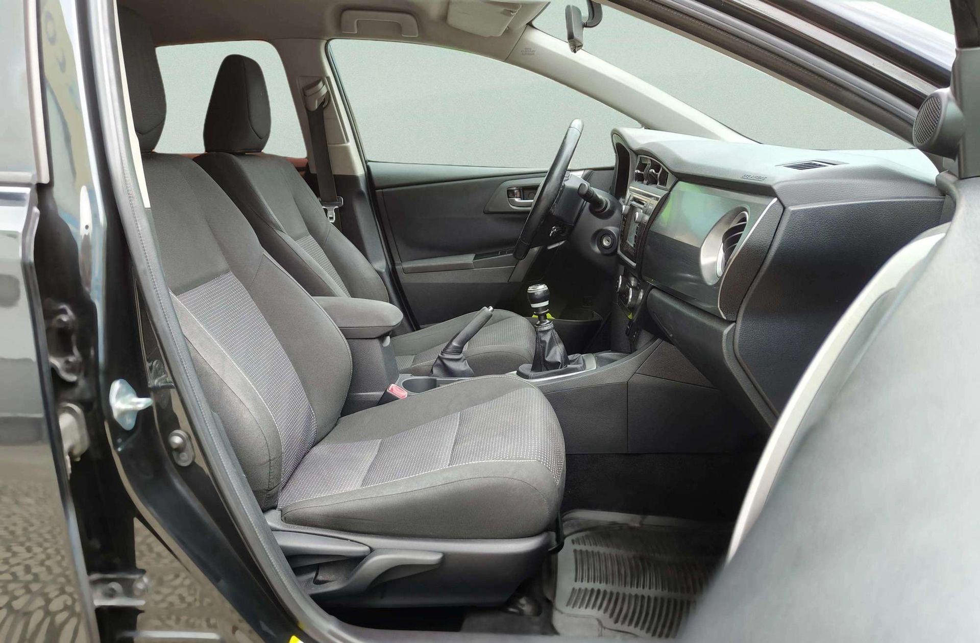 Toyota Auris 130 Active - foto 15
