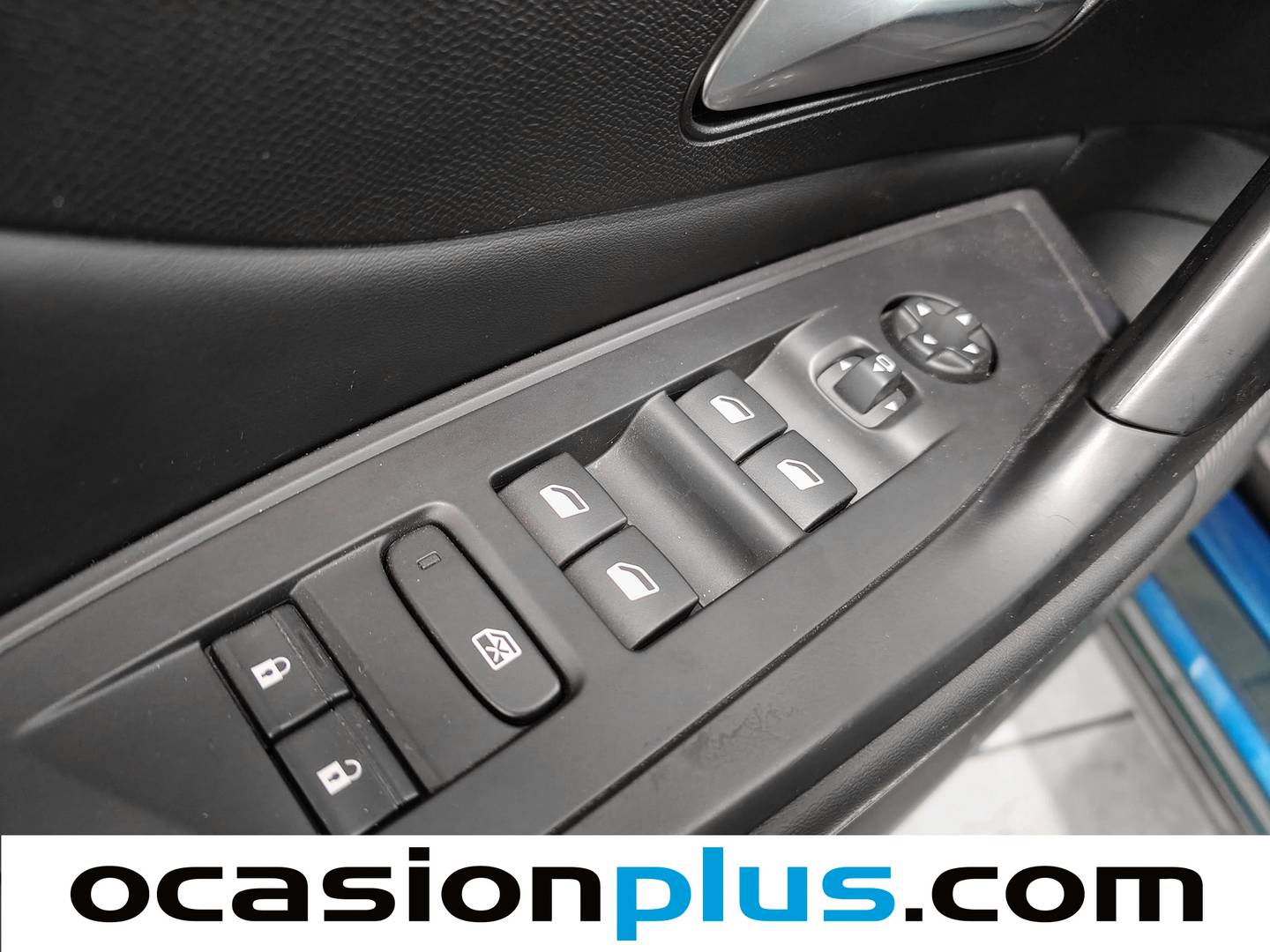 Peugeot 408 Peugeot 408 Allure Hybrid 145 eDCS6 (145 CV) 145cv