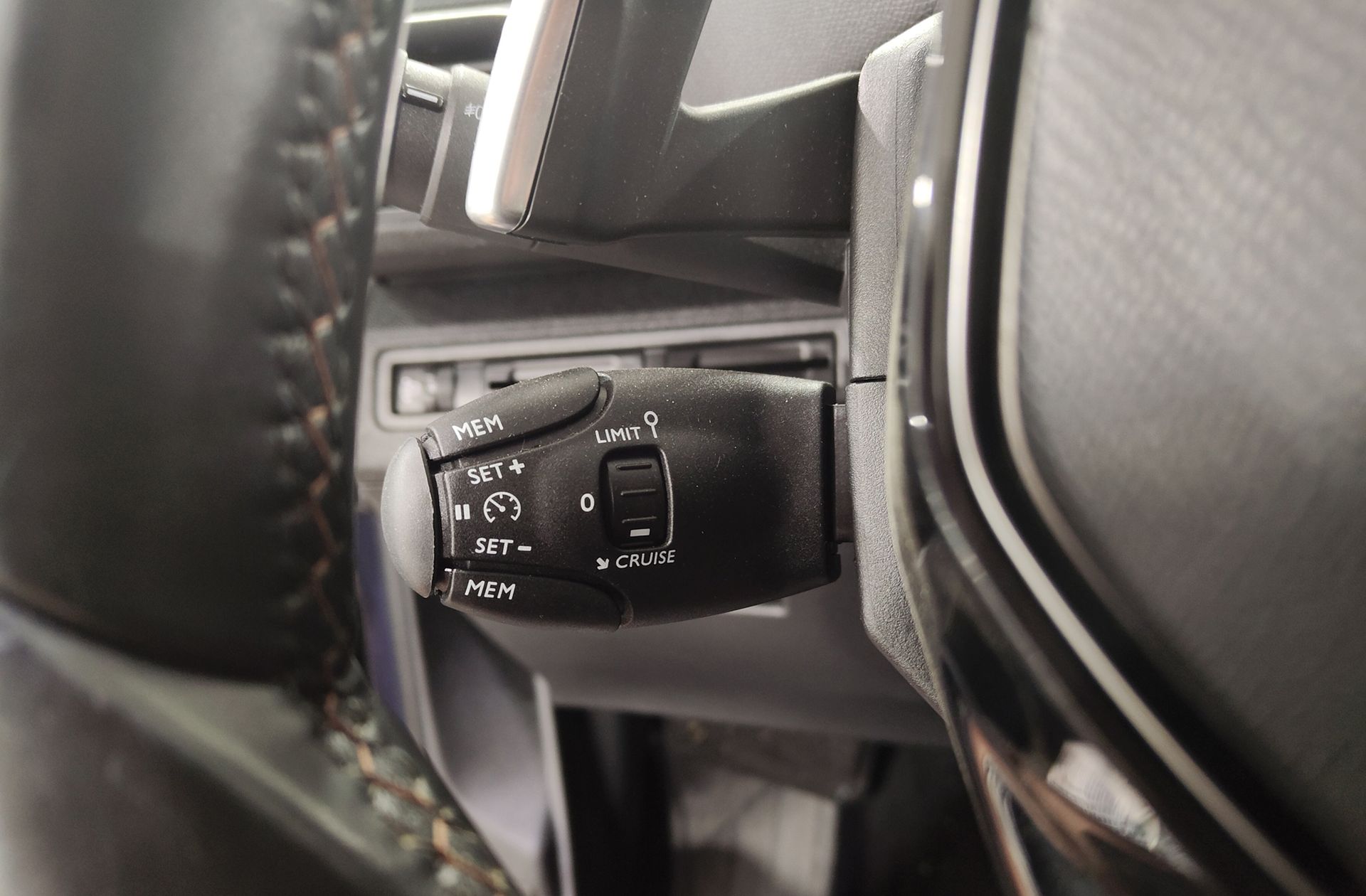 Peugeot 5008 1.6L BlueHDi Active EAT6 7 plazas - foto 32