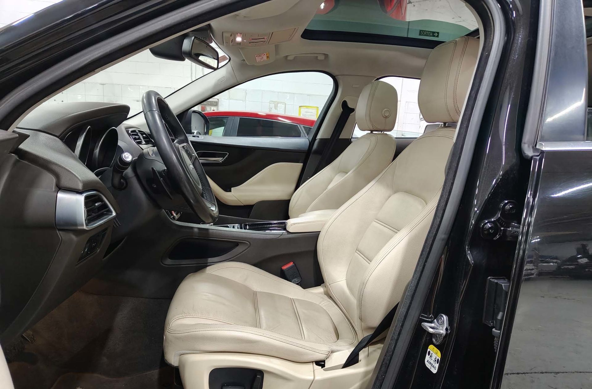 Jaguar F-Pace 2.0T i4 Prestige AWD - foto 11