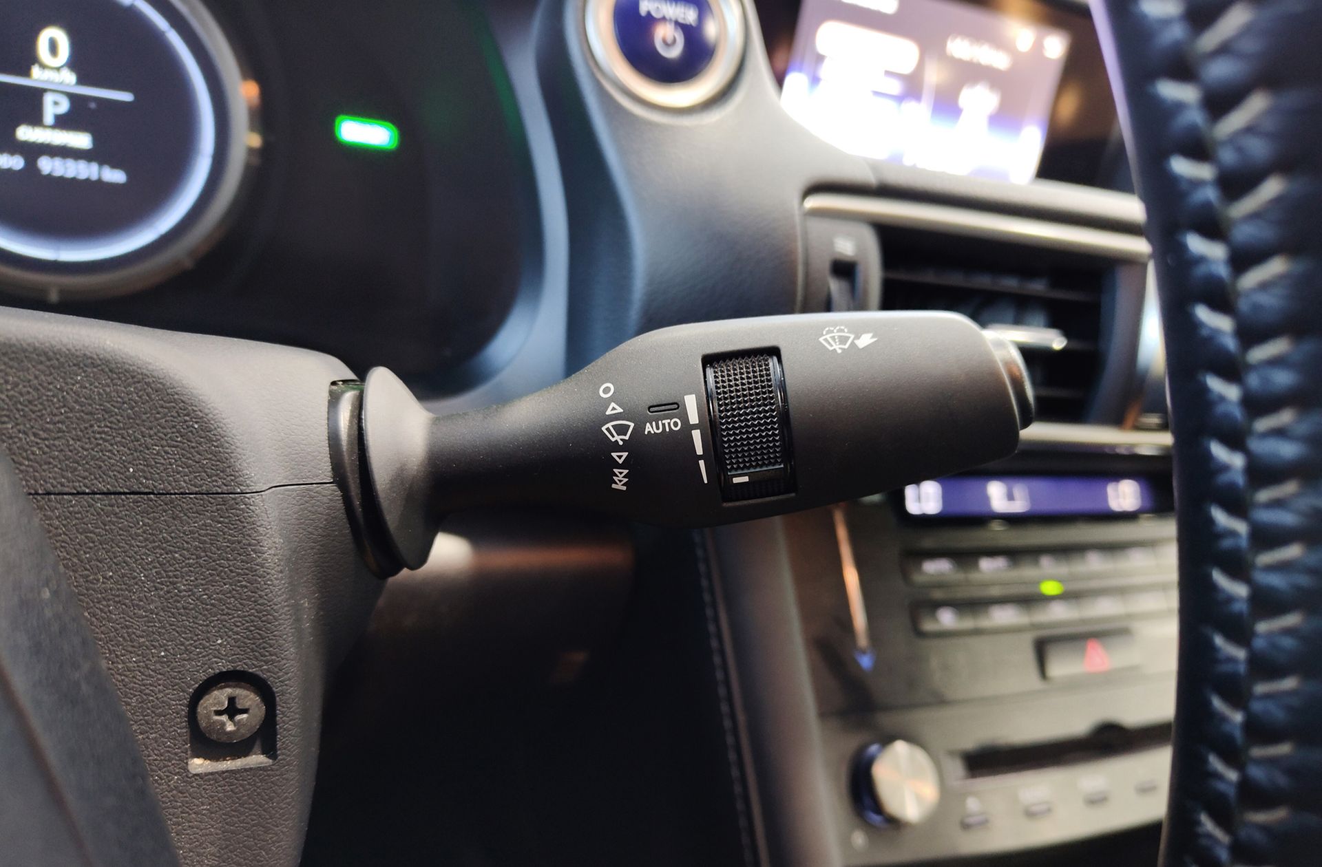 Lexus IS 300h F-Sport - foto 38