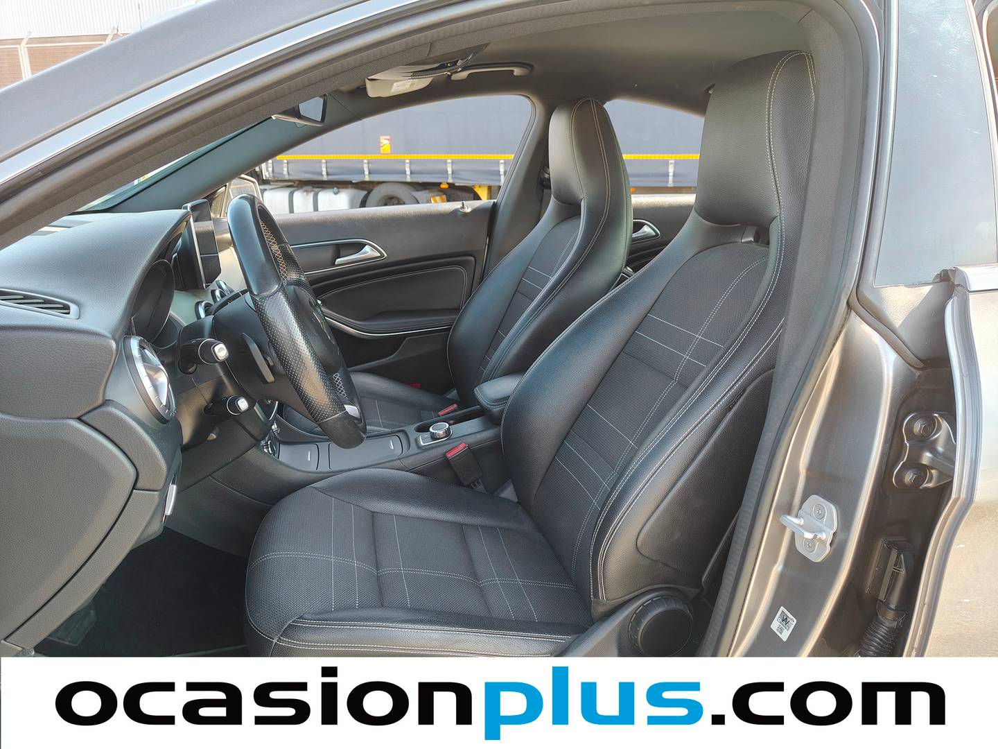 Foto asientos delanteros Mercedes CLA Mercedes CLA 180 Urban (122 CV)