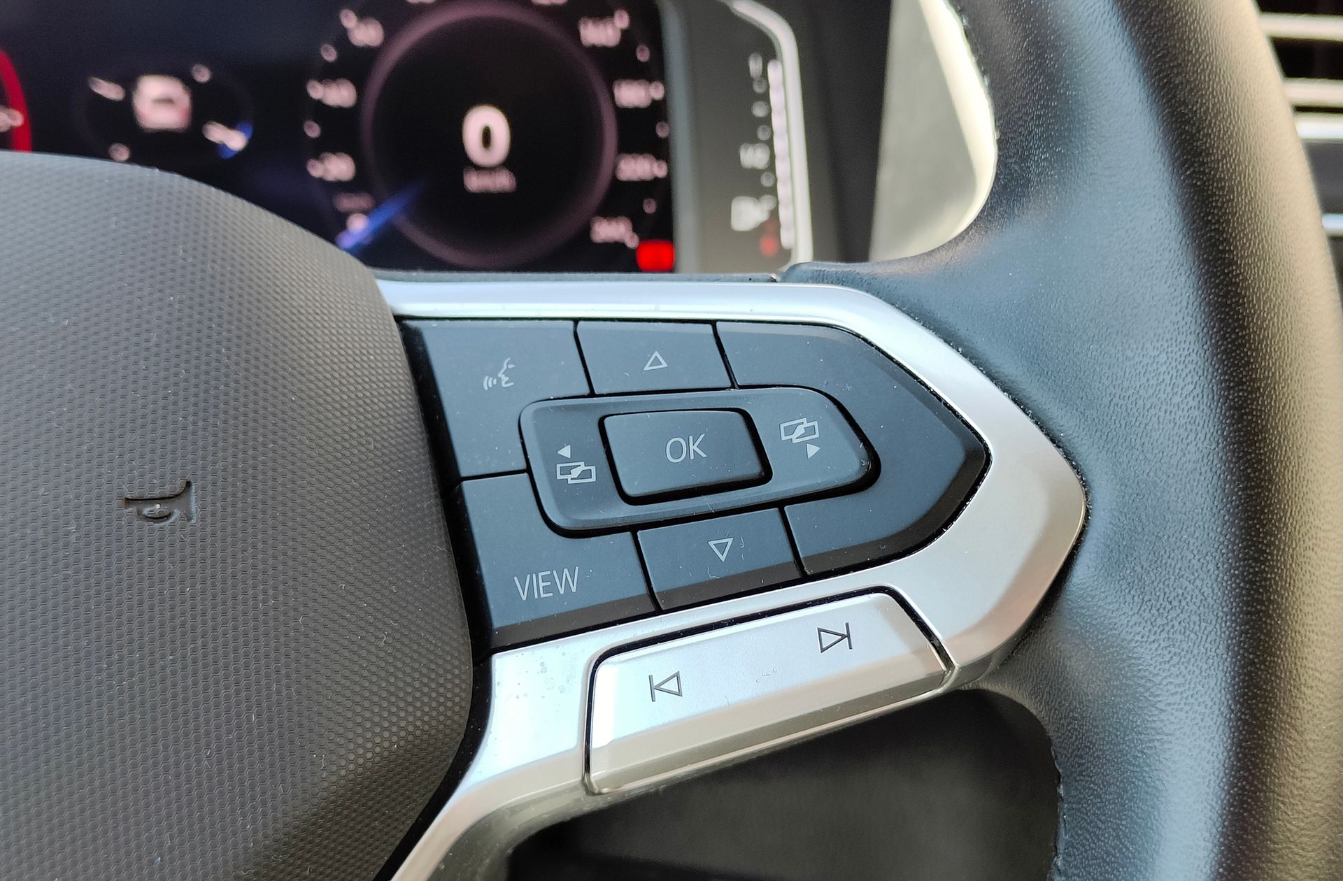 Volkswagen Tiguan Urban Sport 2.0 TDI DSG - foto 28