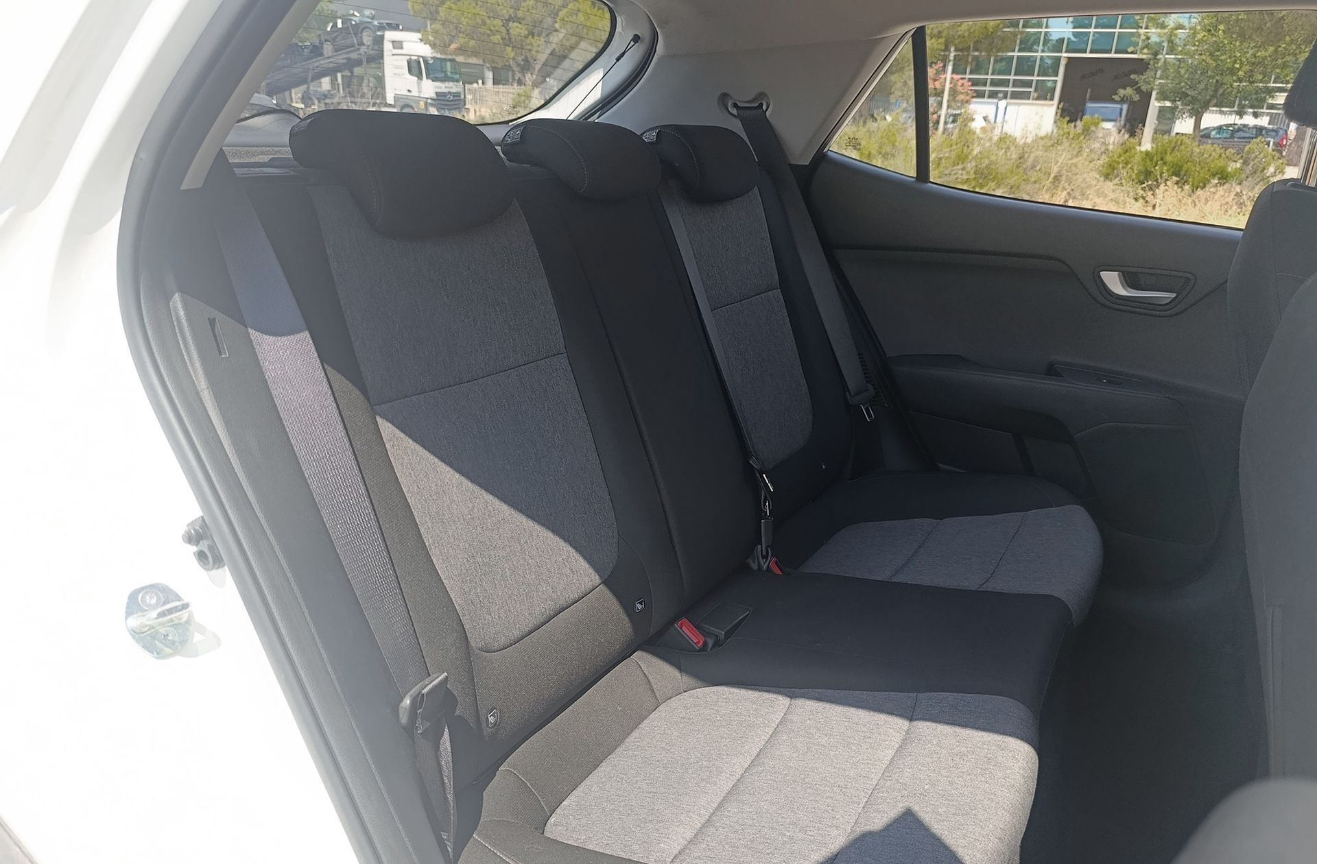 Kia Stonic 1.0 T-GDi MHEV Concept - foto 17