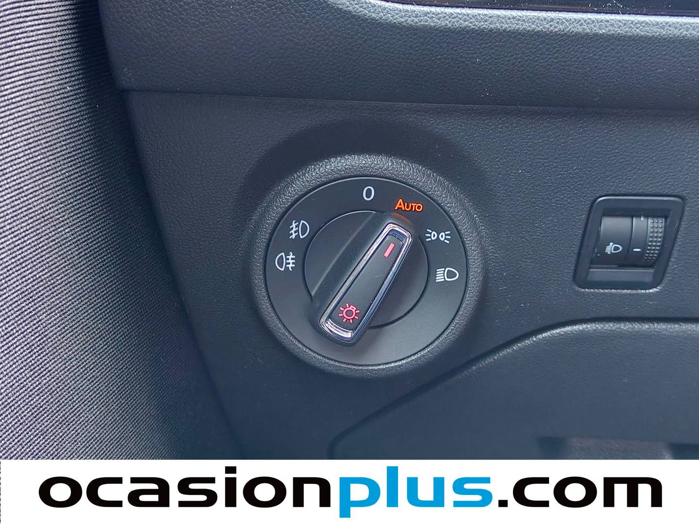 Extras y acabados del Seat León Seat León 1.6 TDI CR S&S Style DSG 77 kW (105 CV)