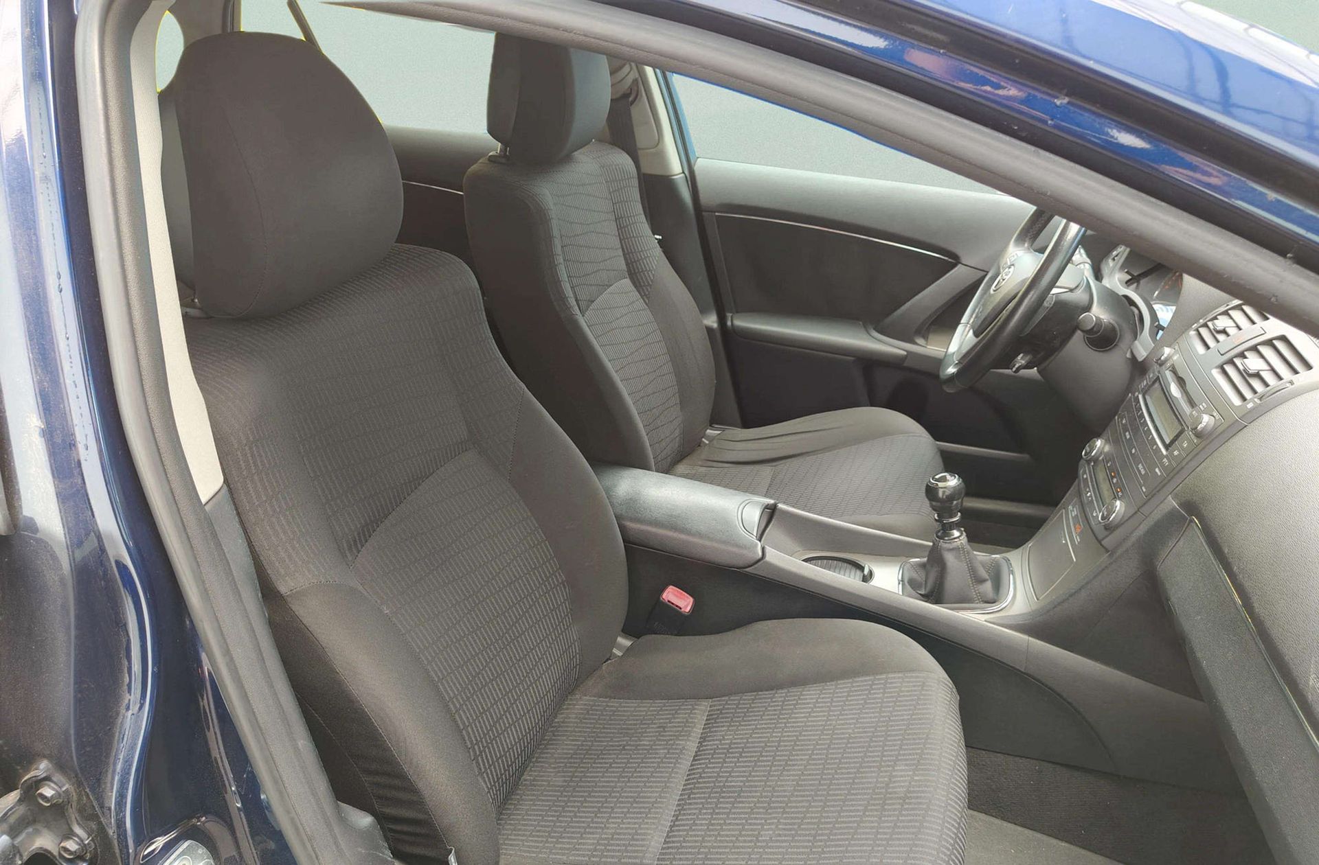 Toyota Avensis 2.2 D-4D Cross Sport Advance - foto 16