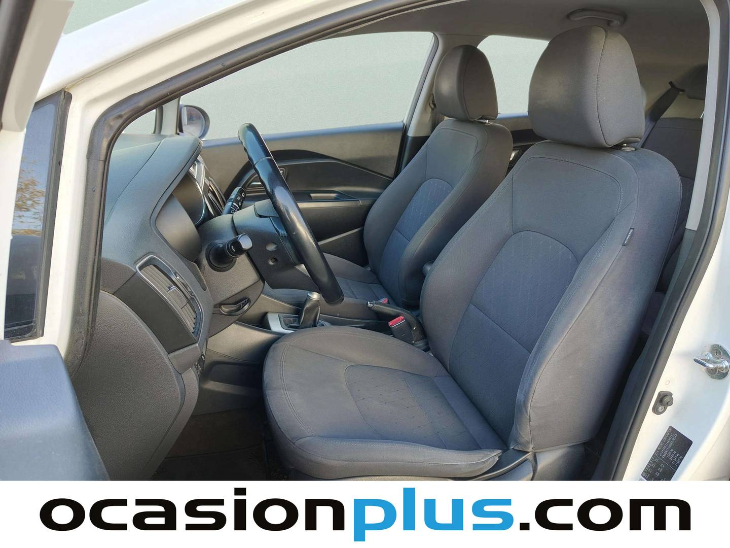 Foto asientos delanteros KIA Rio Kia Rio 1.2 CVVT x-Tech Eco-Dynamics (84 CV)