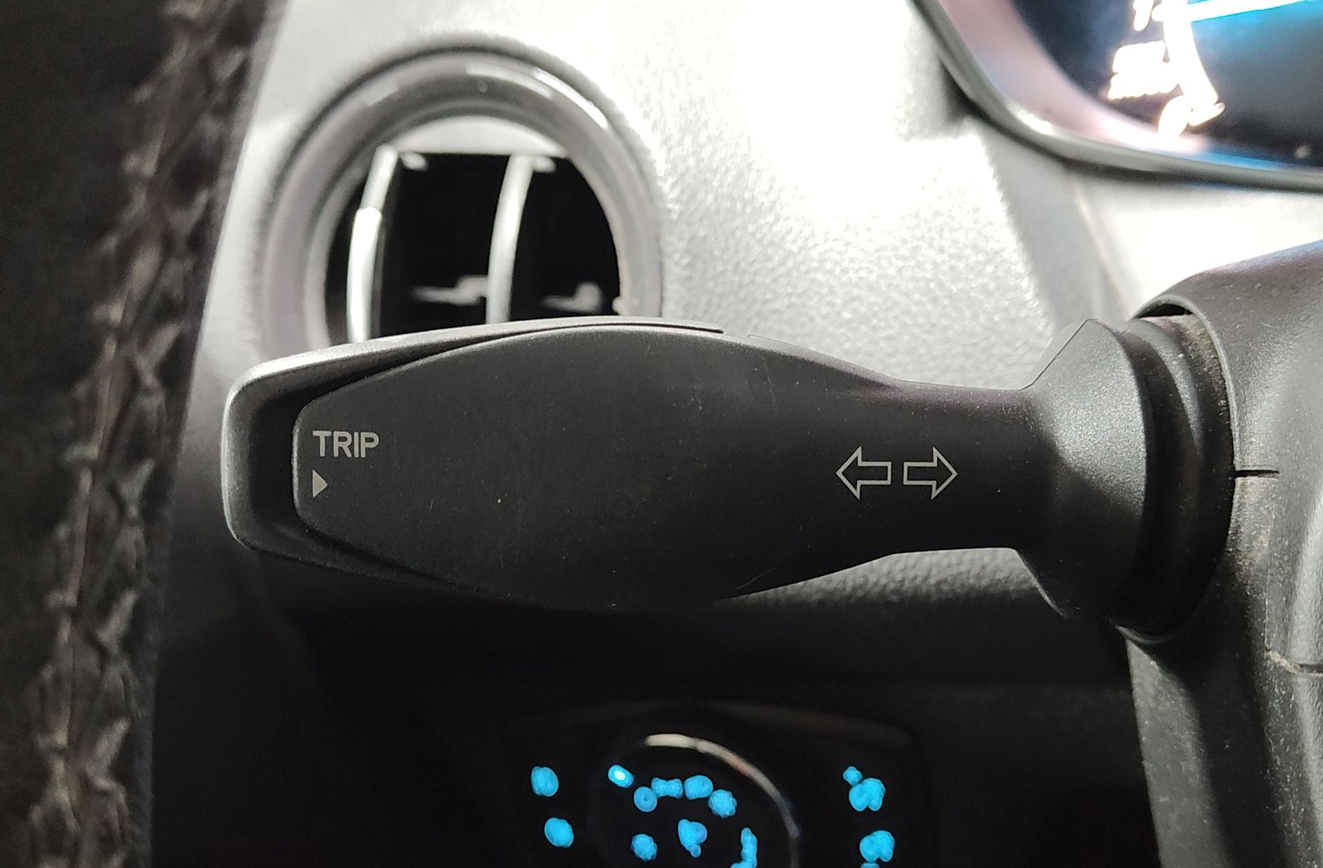 Ford Tourneo Courier 1.0 EcoBoost Titanium - foto 24