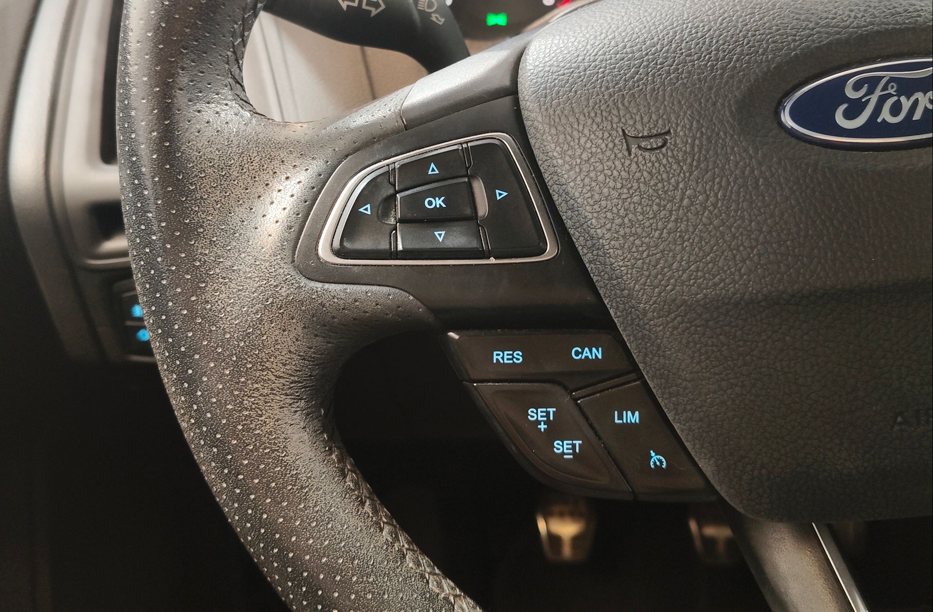 Ford Focus 1.0 EcoBoost ST-Line - foto 23