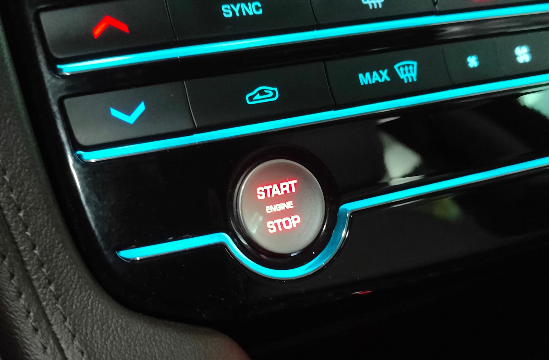 Jaguar F-Pace 2.0T i4 Prestige AWD - foto 34