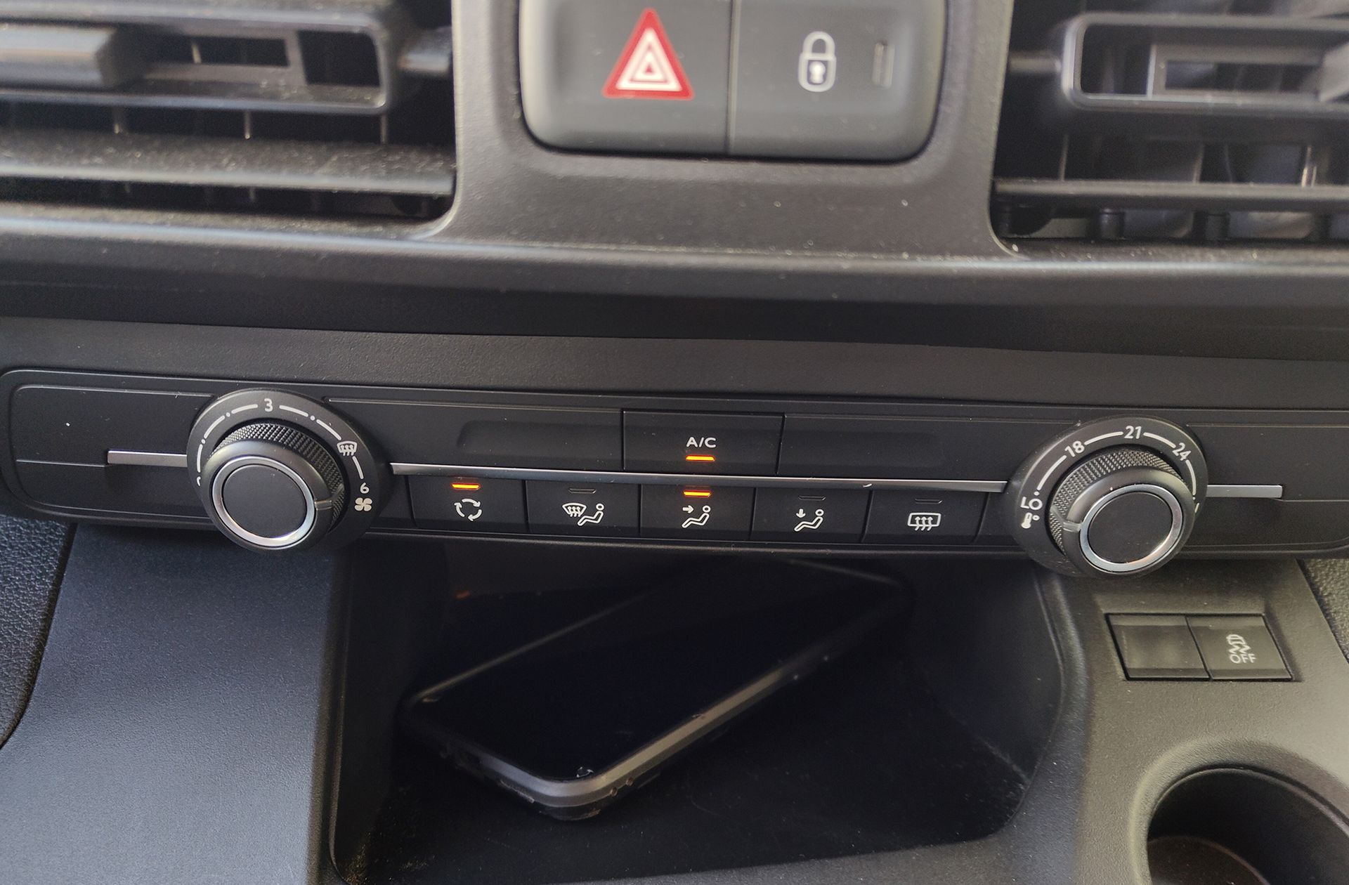 Opel Combo 1.2 Turbo Expression L - foto 25
