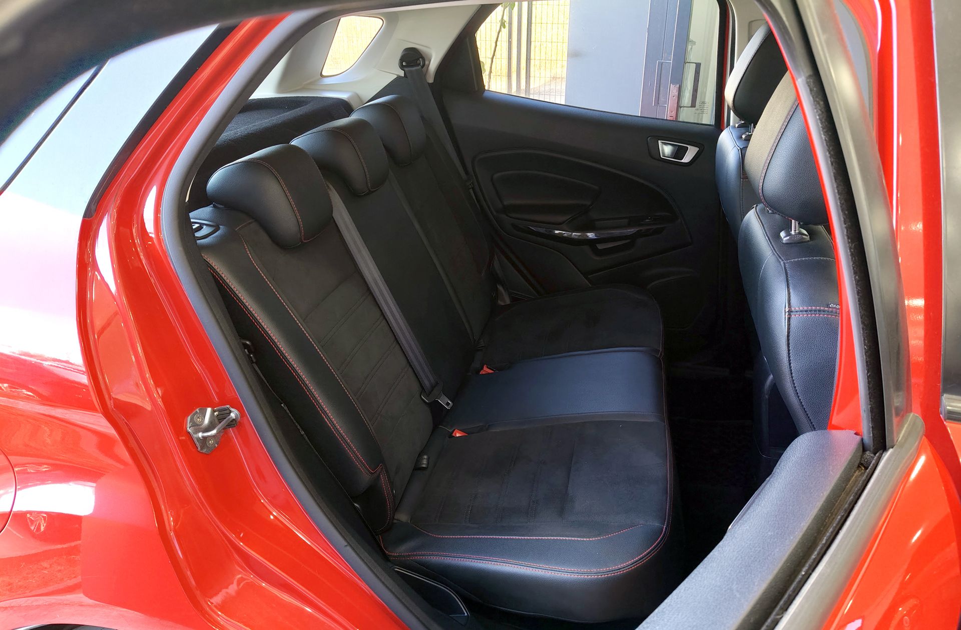 Ford EcoSport 1.5 TDCi ST Line - foto 18
